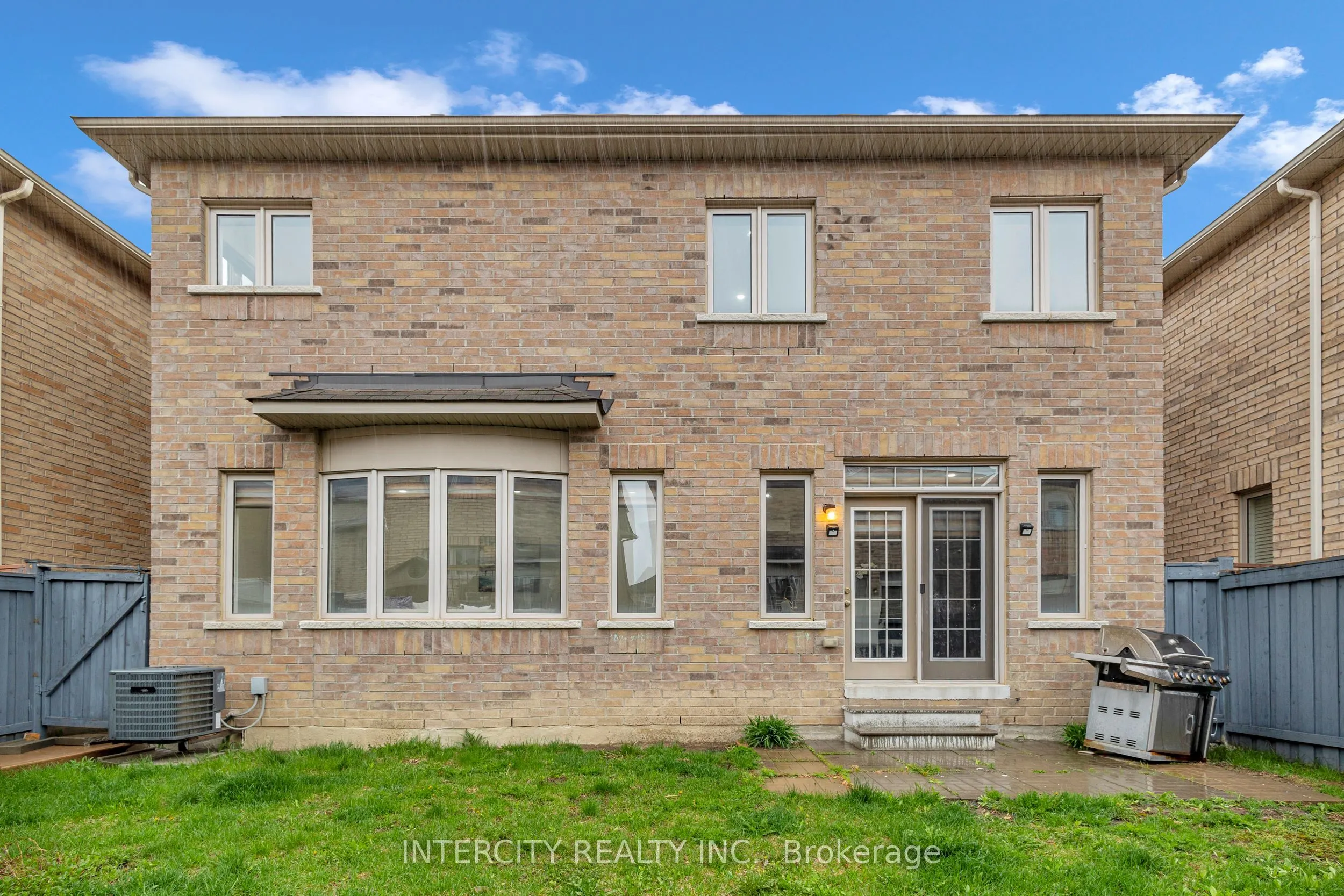 98 Lola Crescent