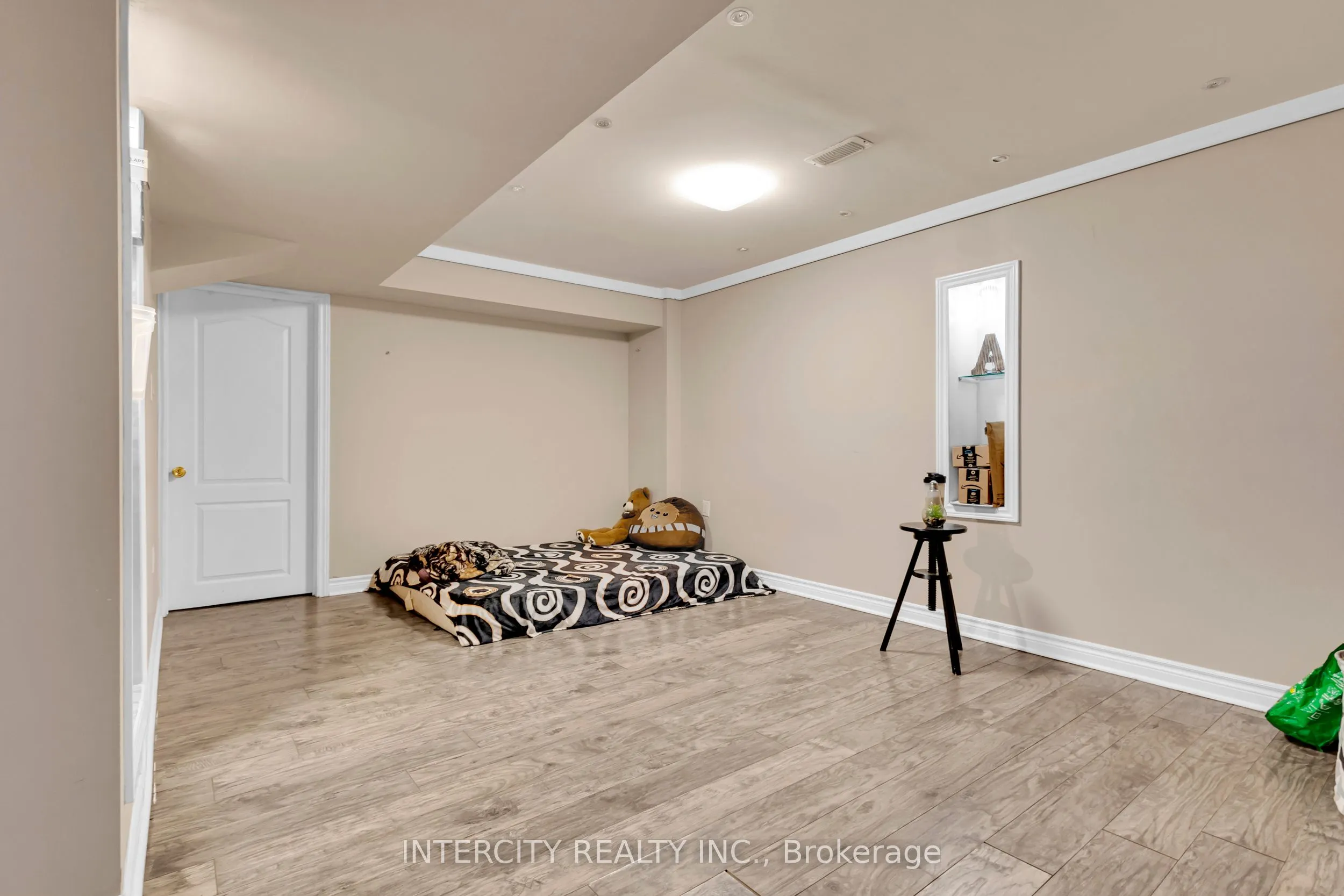 98 Lola Crescent