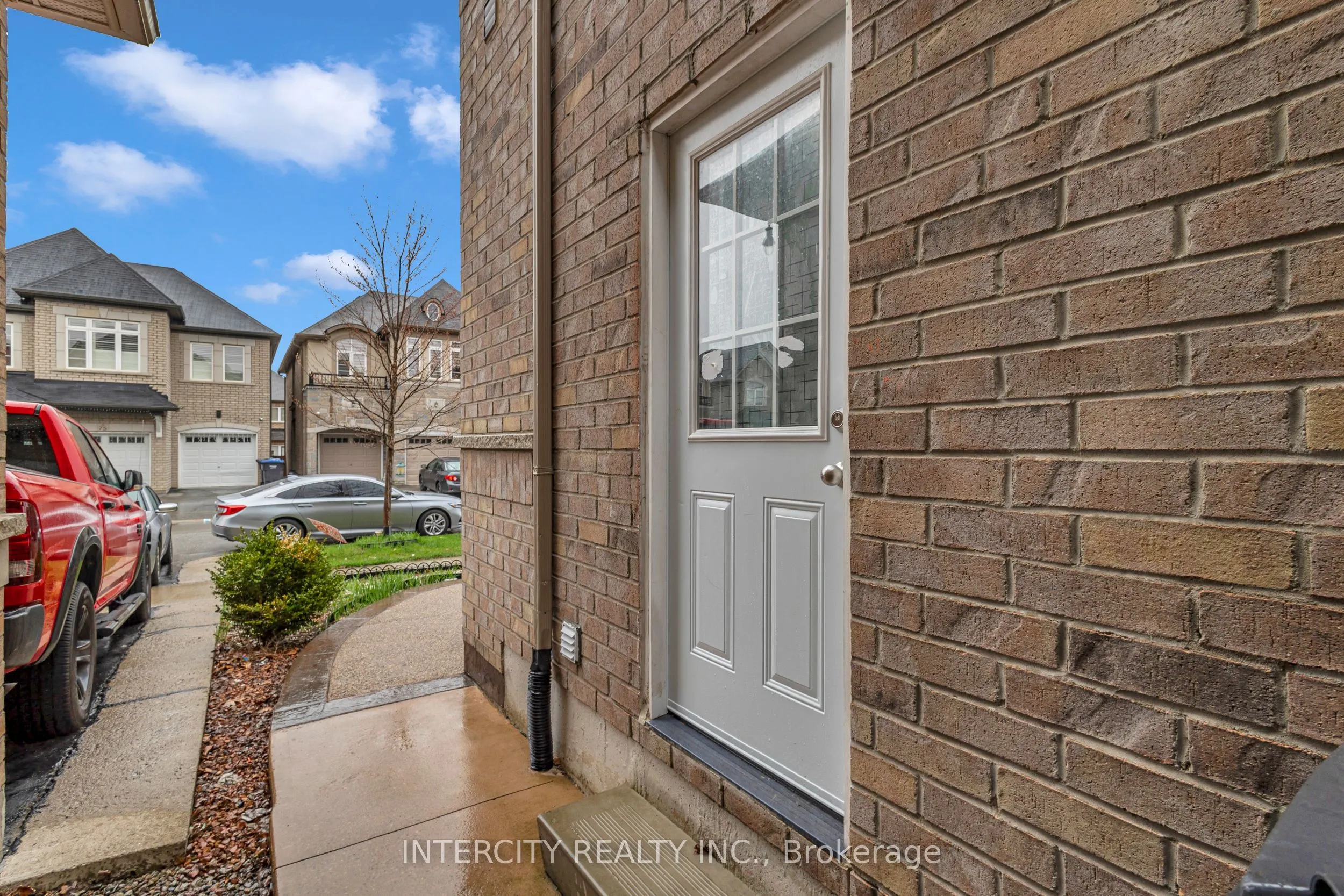 98 Lola Crescent
