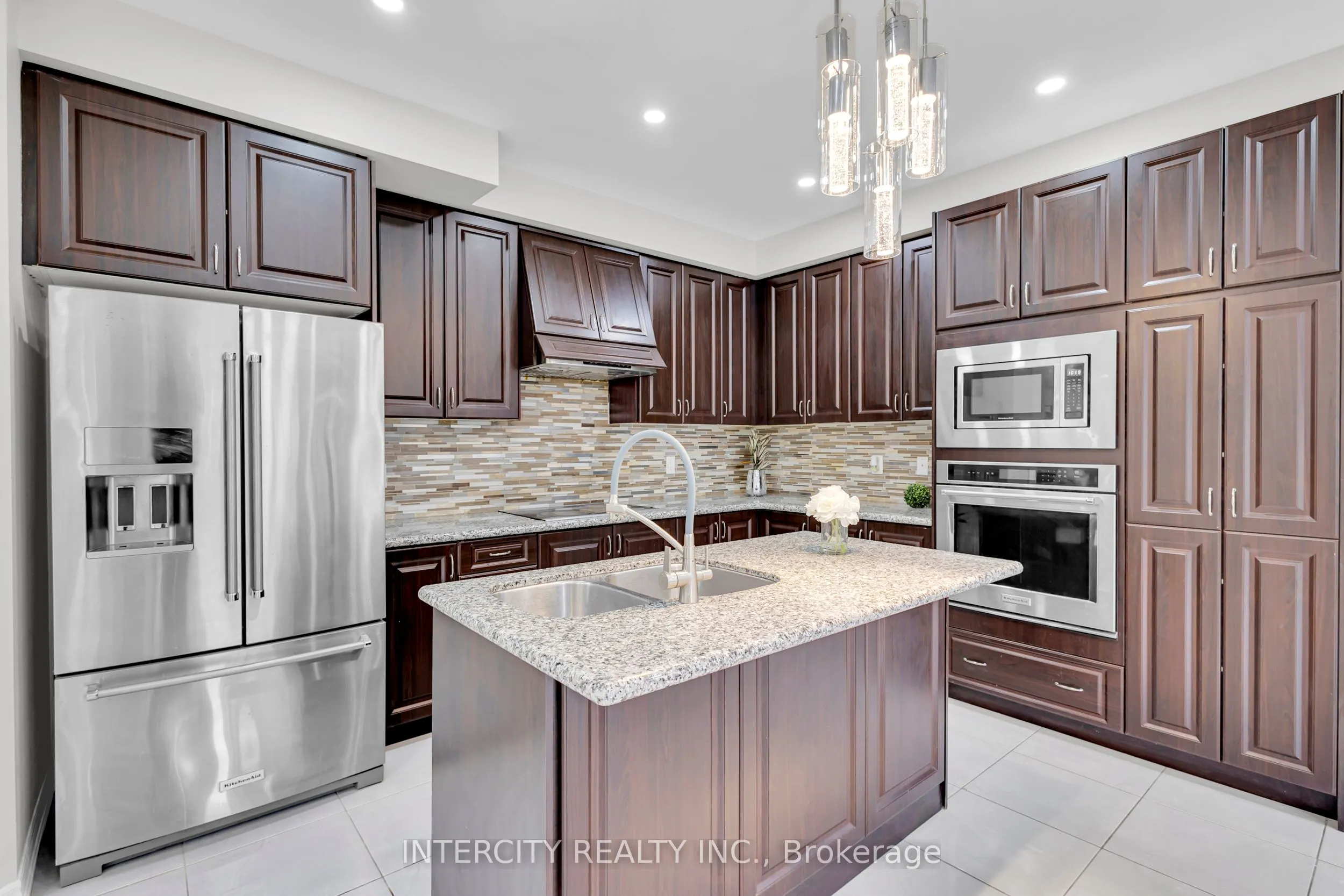 98 Lola Crescent