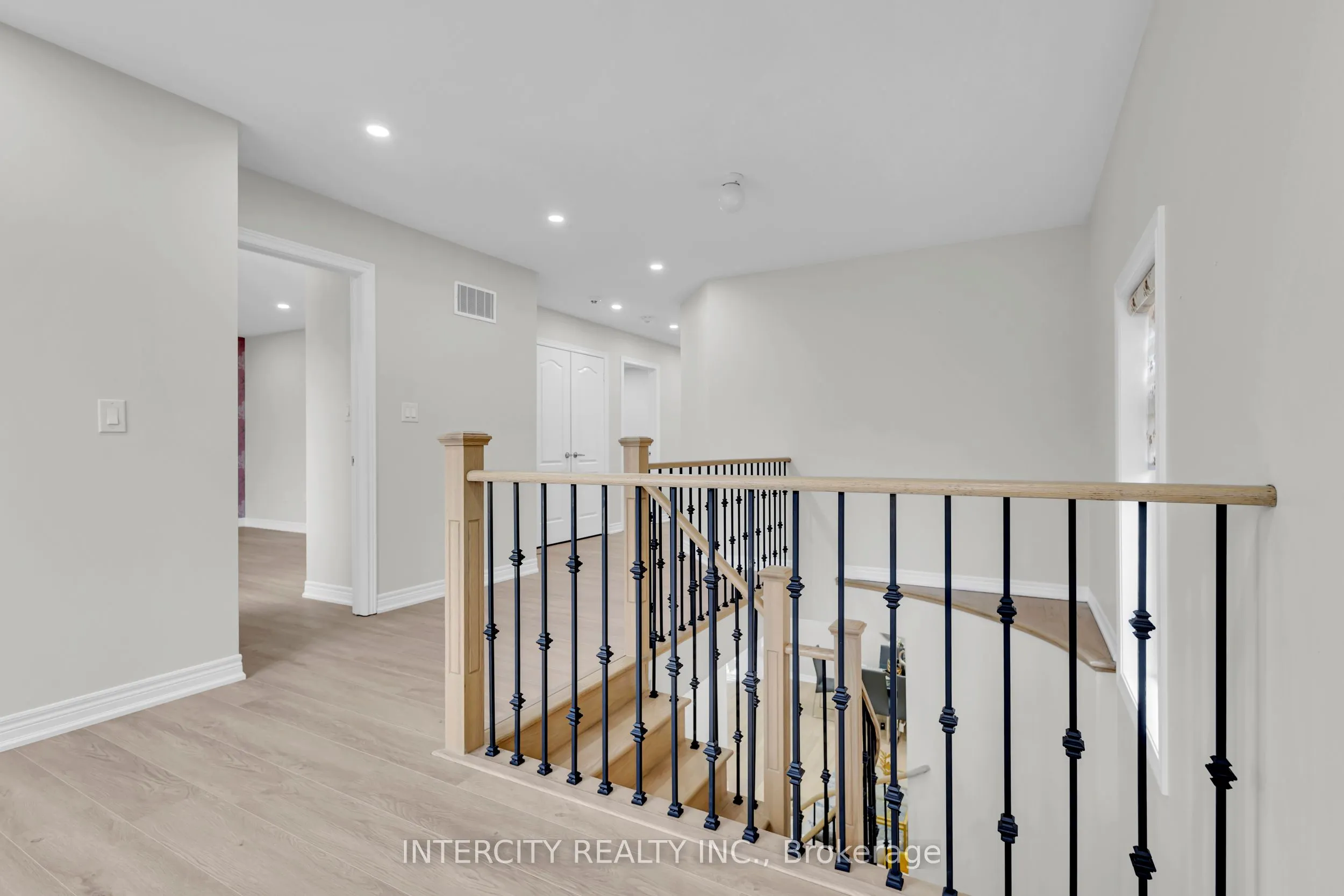 98 Lola Crescent