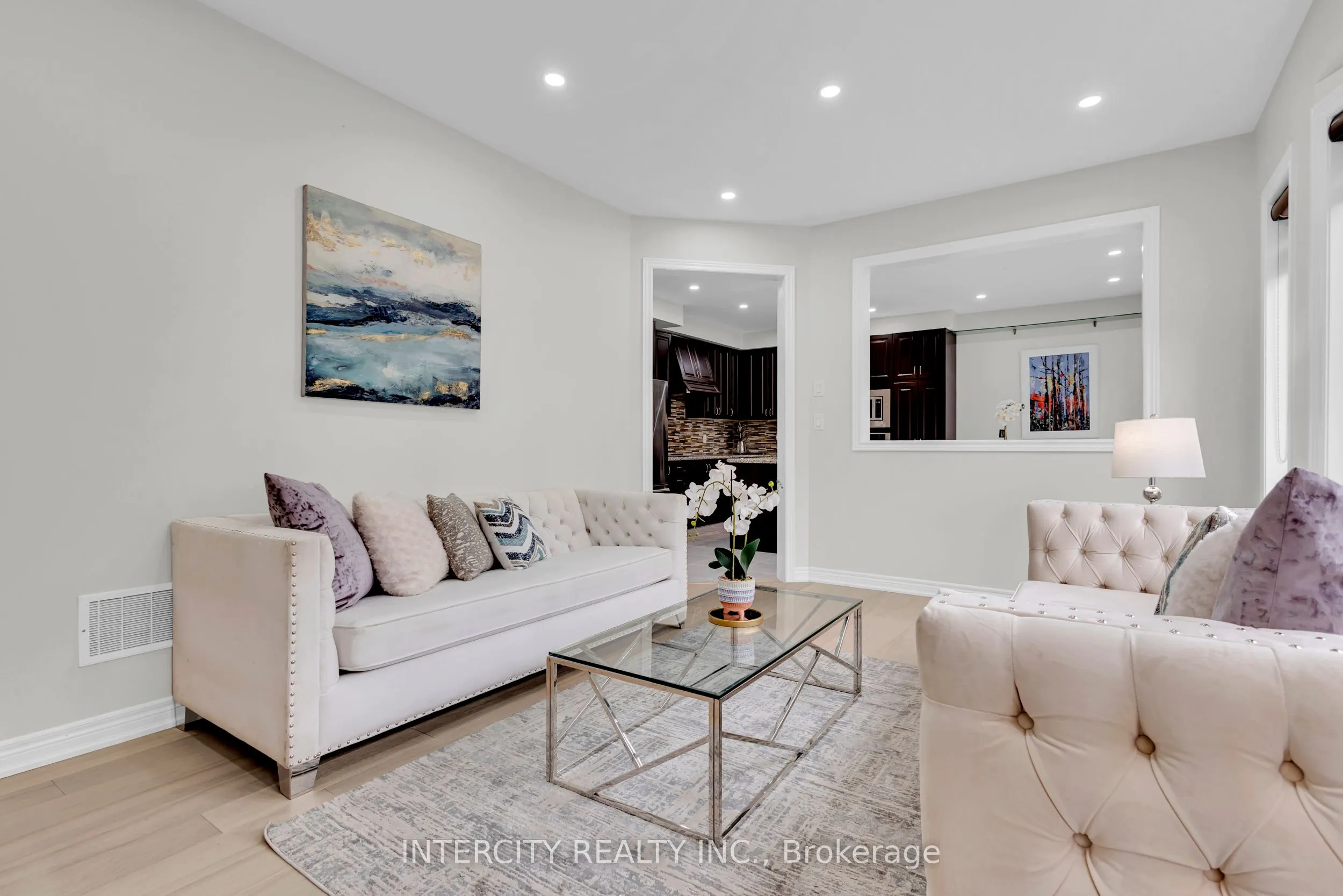 98 Lola Crescent