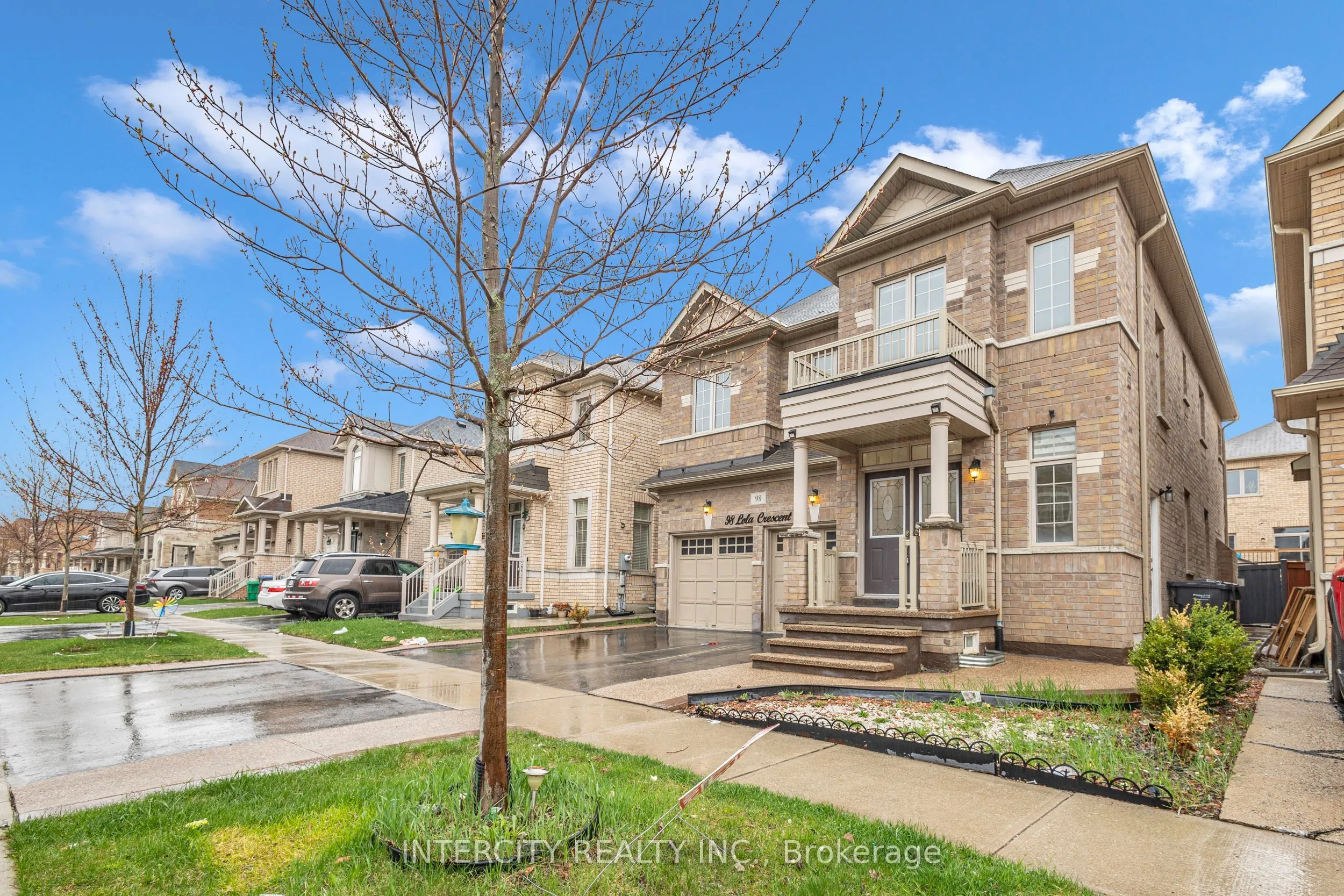 98 Lola Crescent