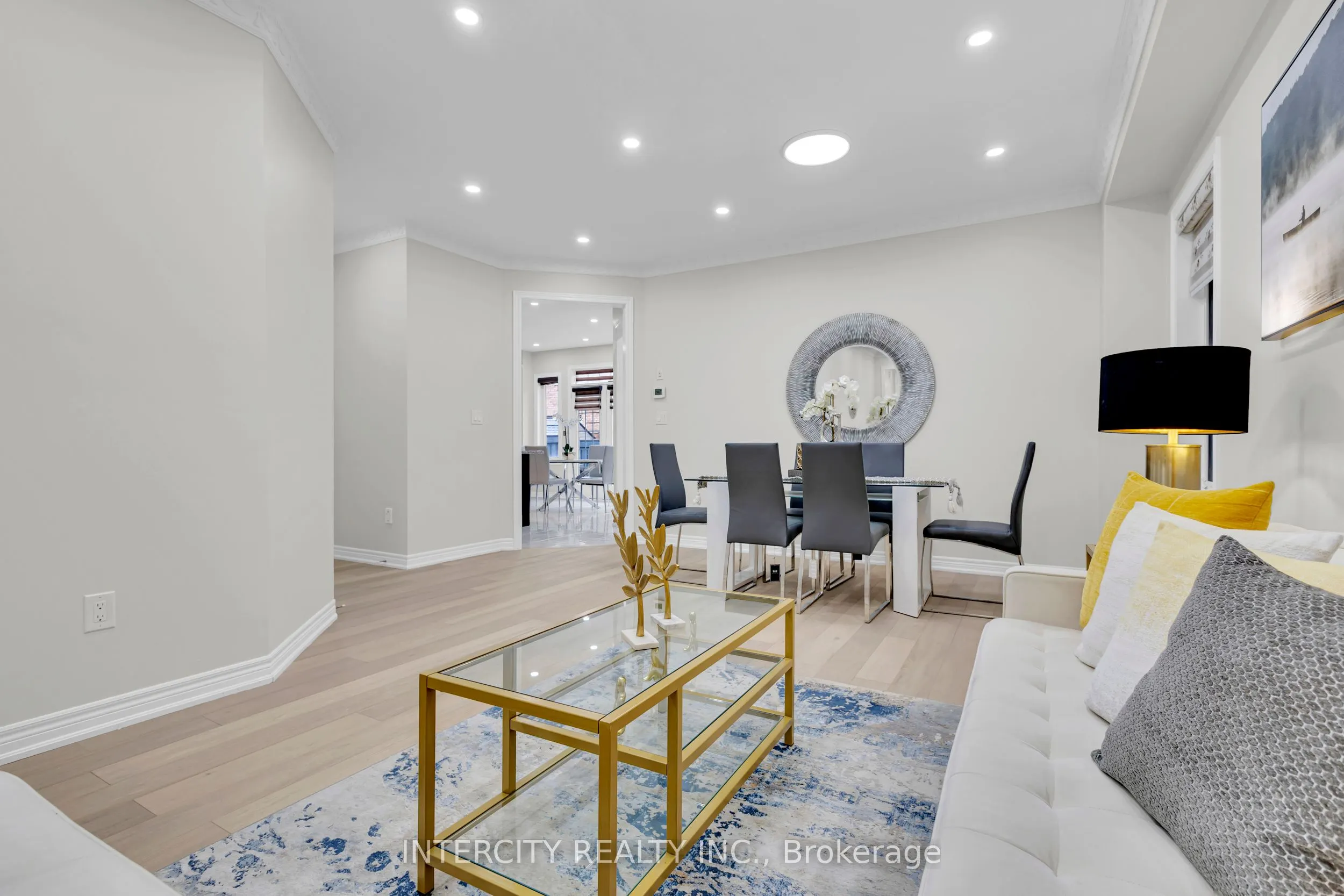 98 Lola Crescent