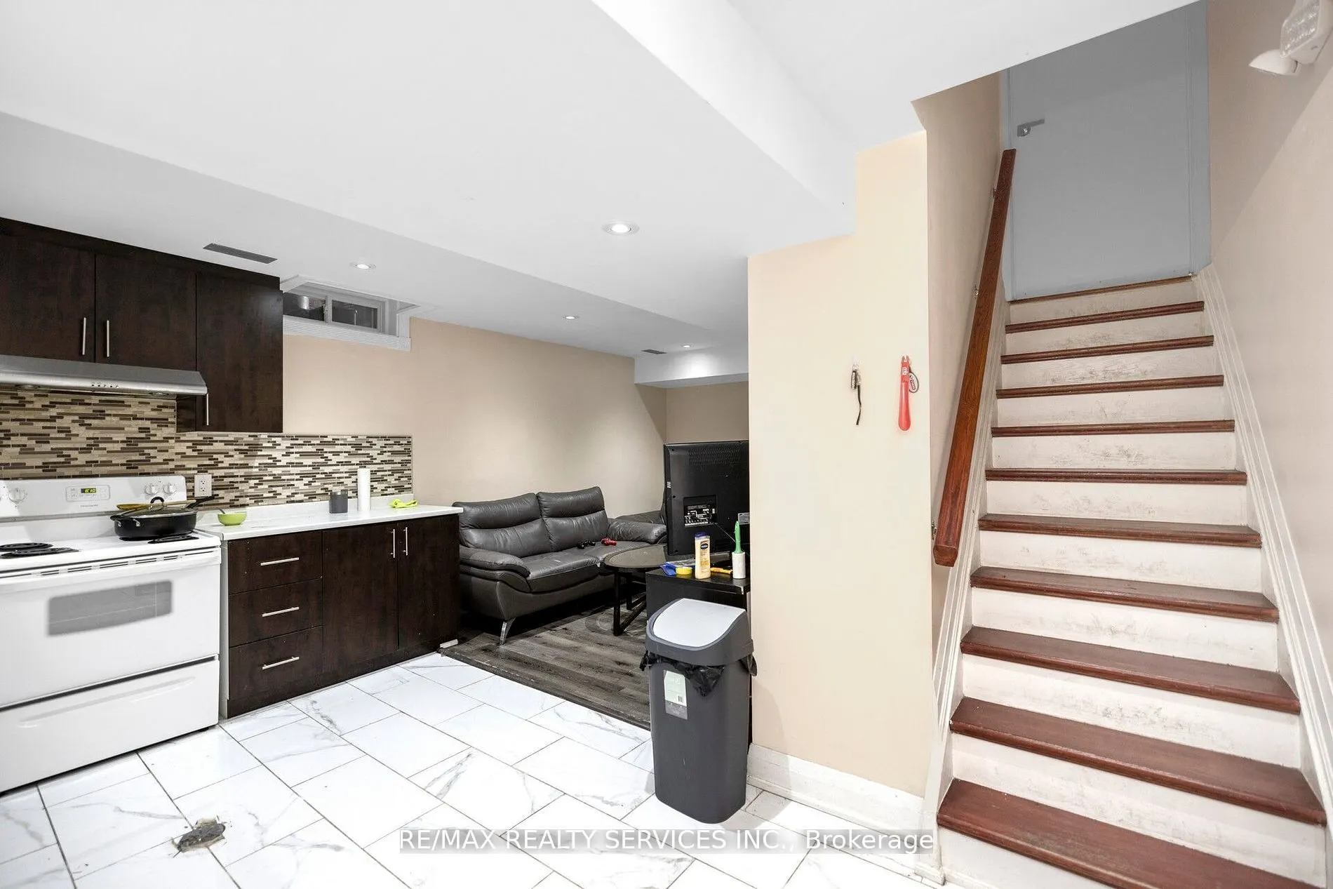 16 Mendoza Drive N, #Basement