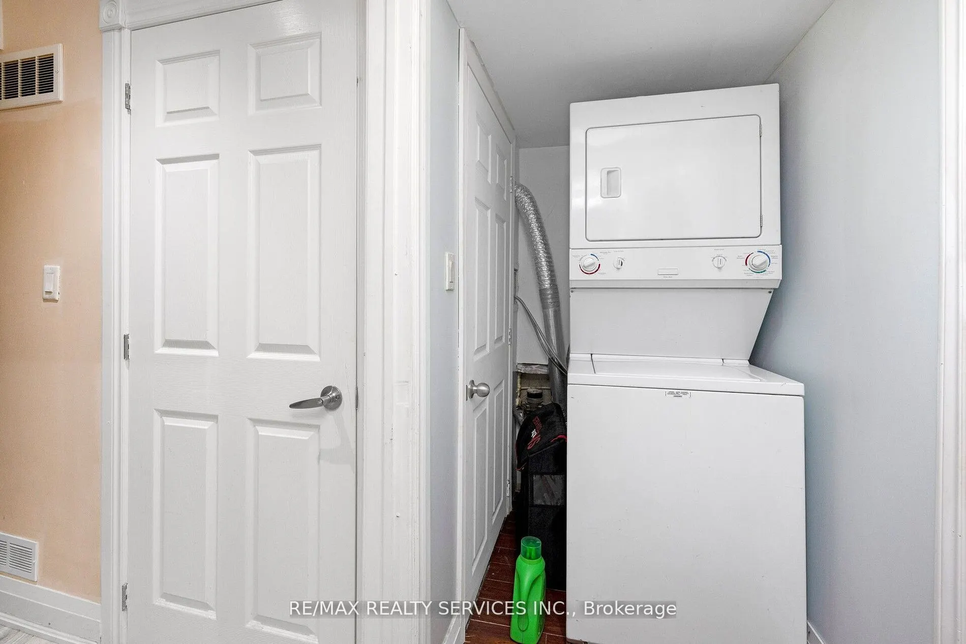 16 Mendoza Drive N, #Basement