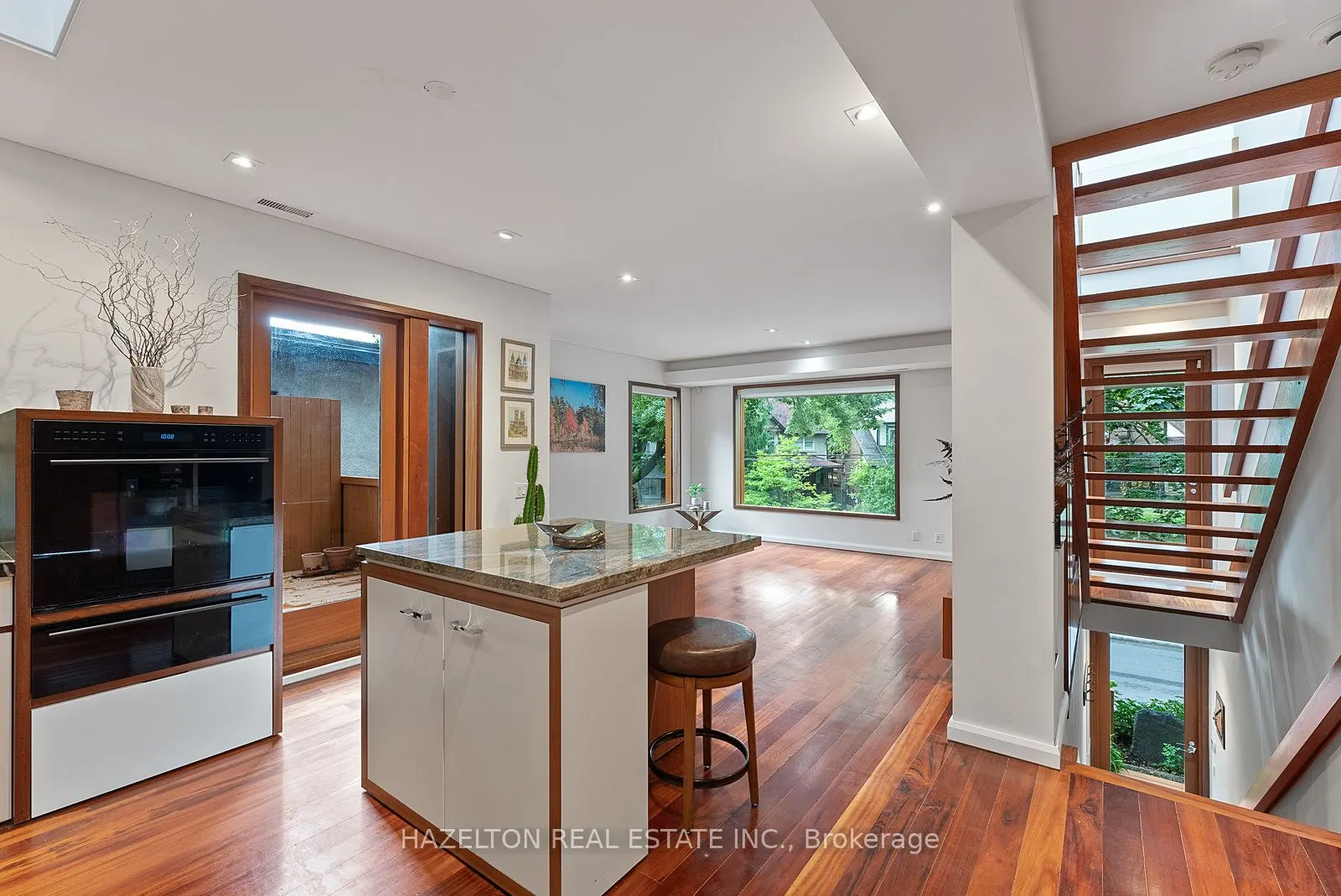 32 Regal Road