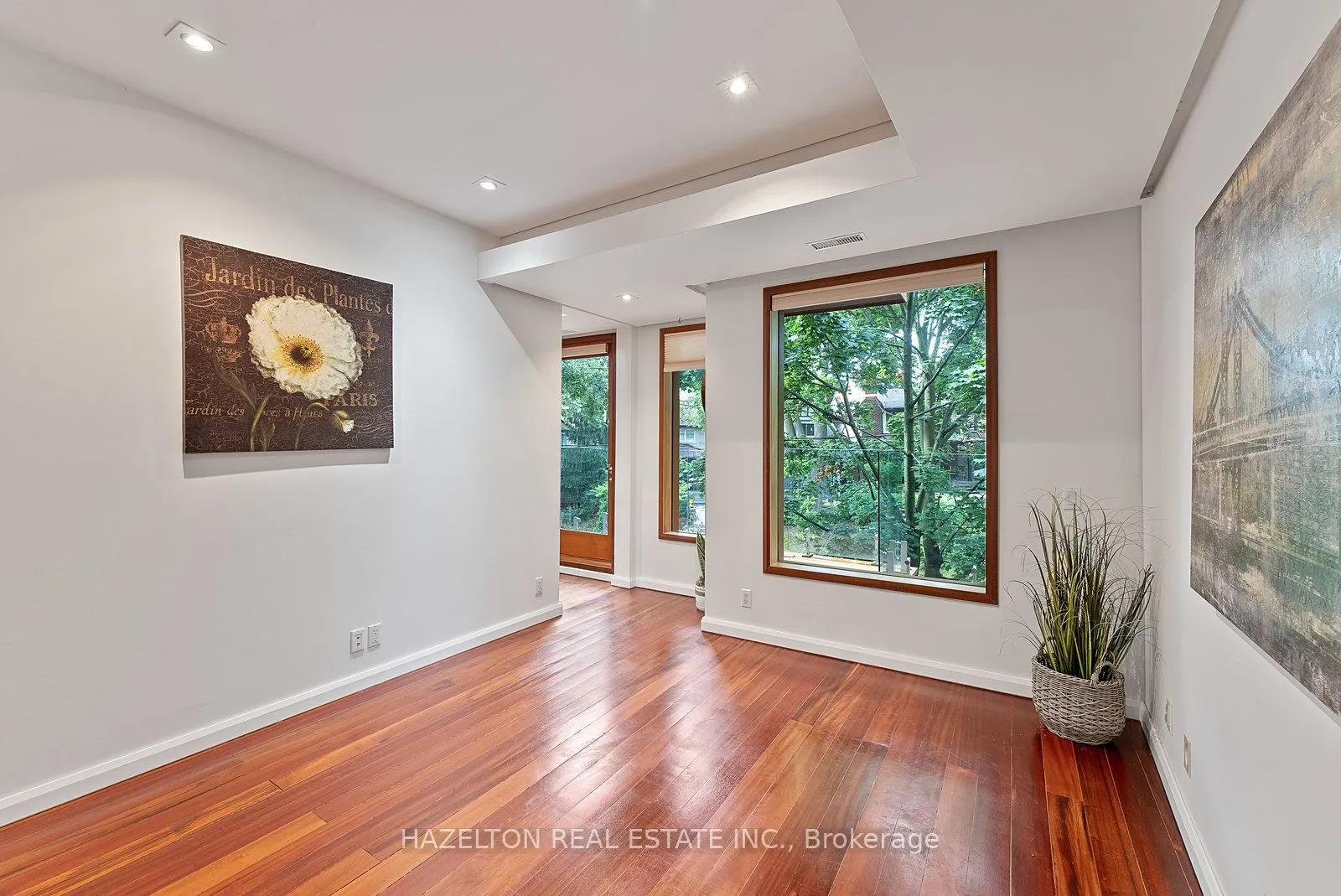 32 Regal Road