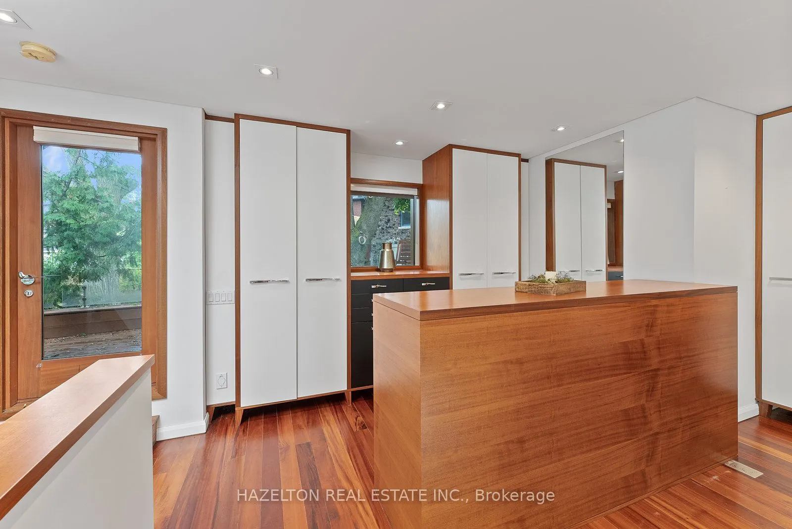 32 Regal Road