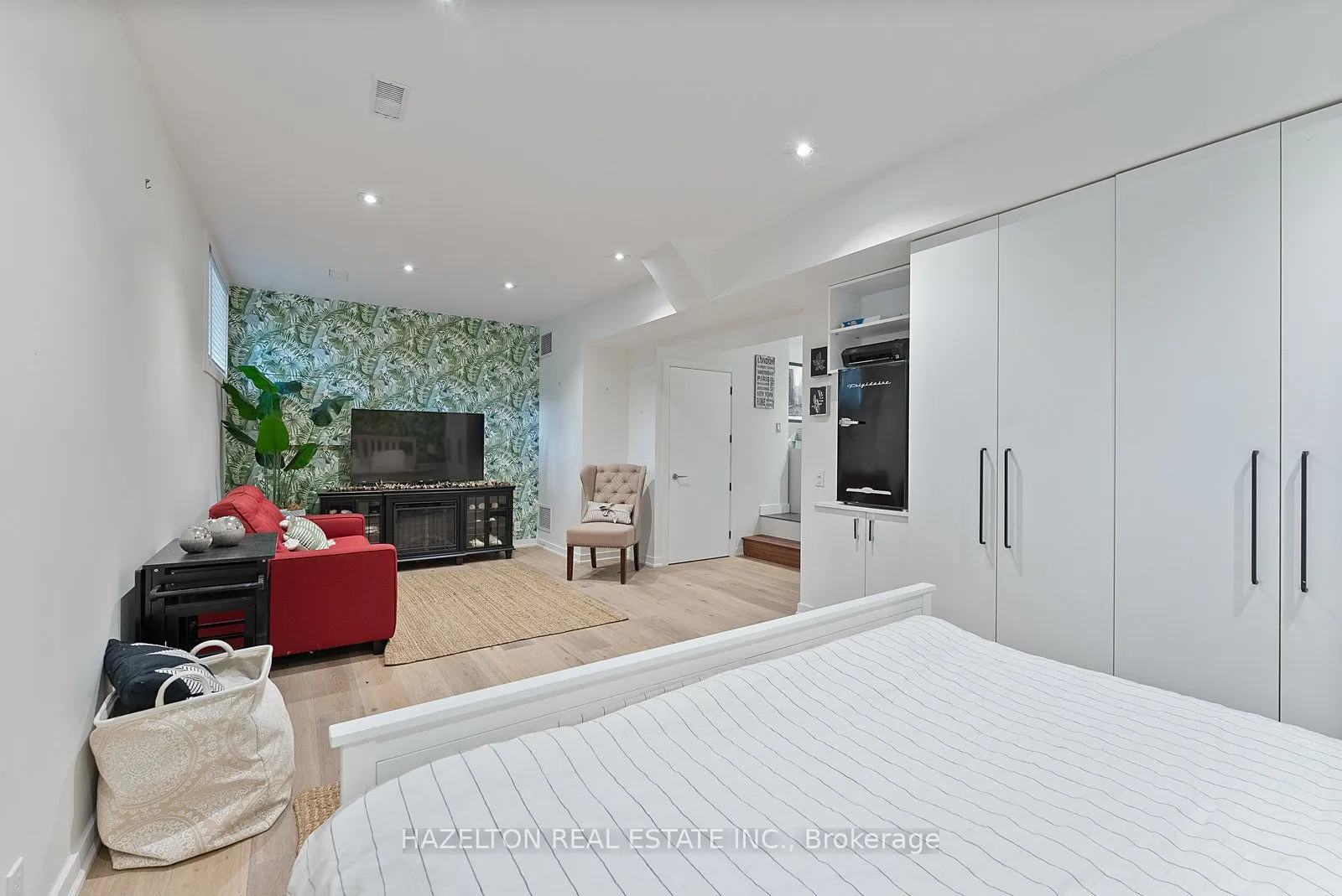 32 Regal Road
