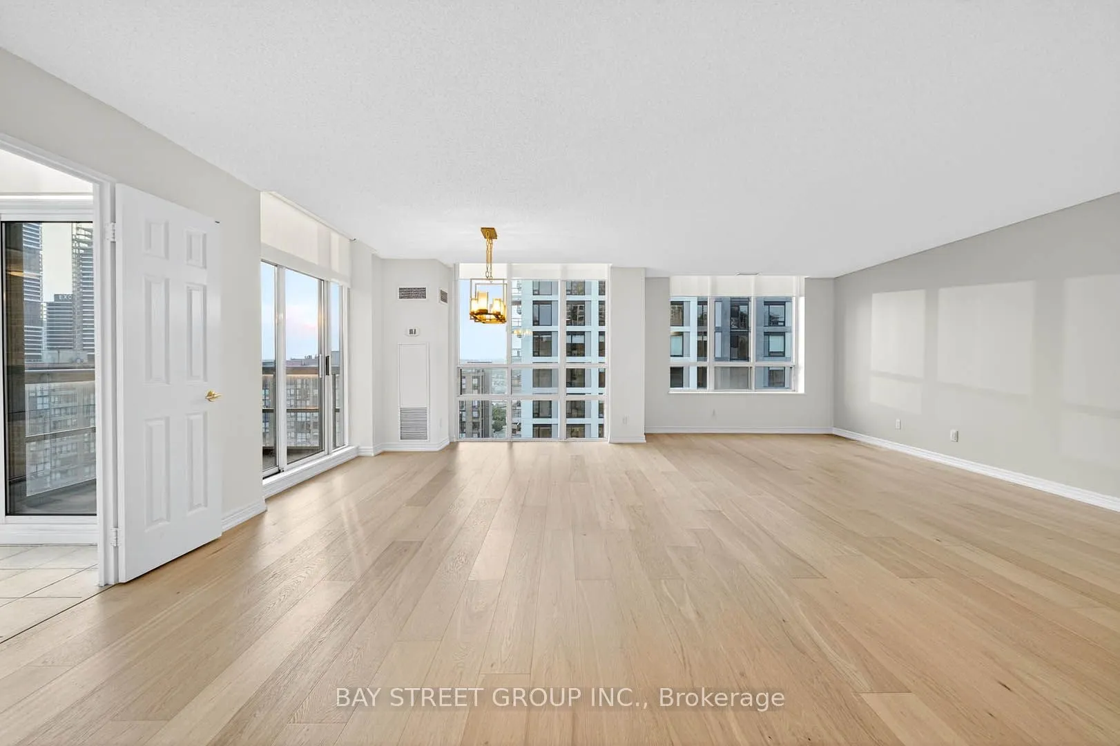156 Enfield Place, #2907