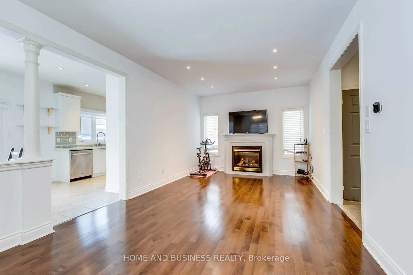 4774 Bloomburg Drive, #Upper