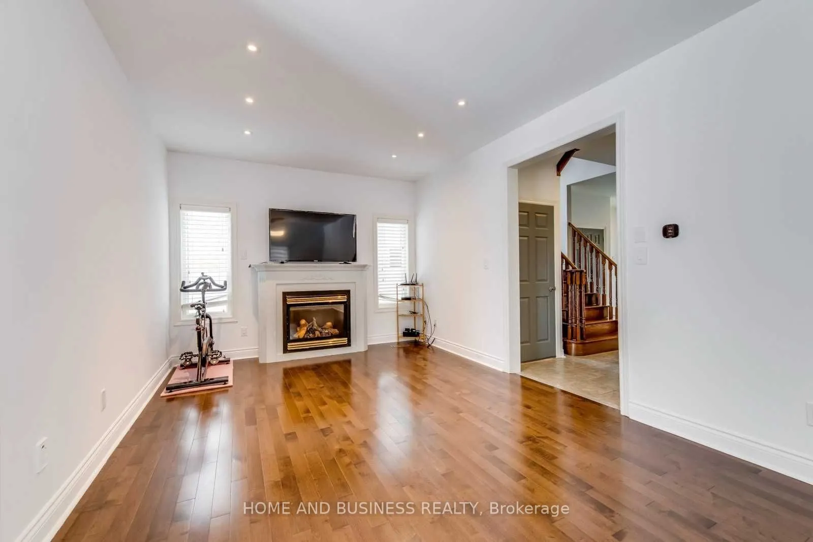 4774 Bloomburg Drive, #Upper