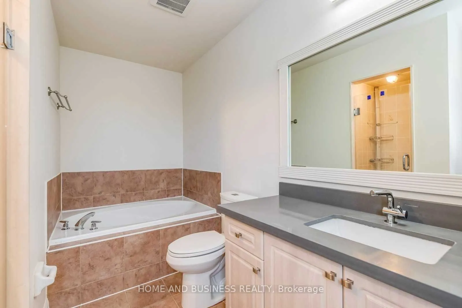 4774 Bloomburg Drive, #Upper