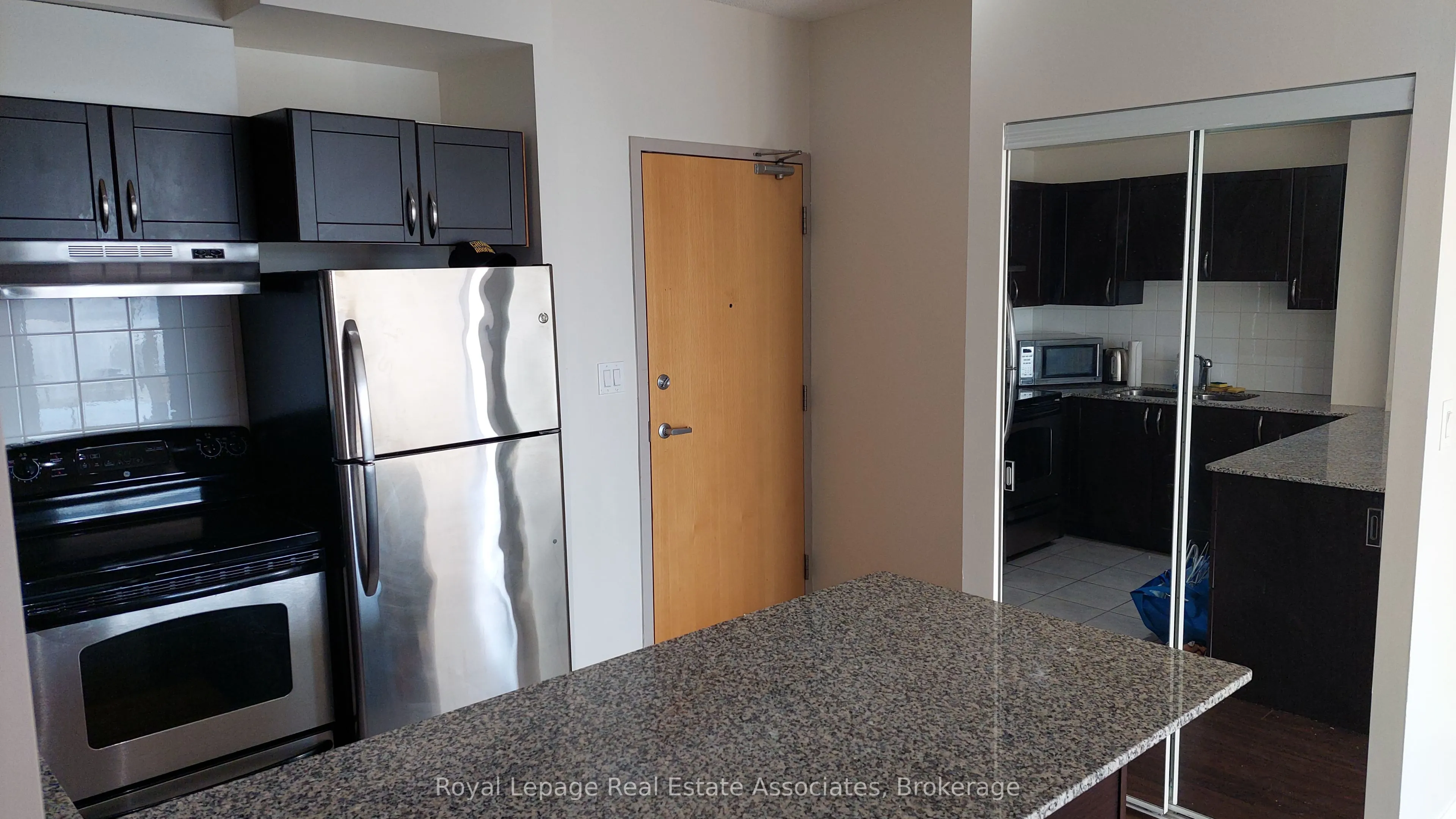3865 LAKESHORE Boulevard W, #806