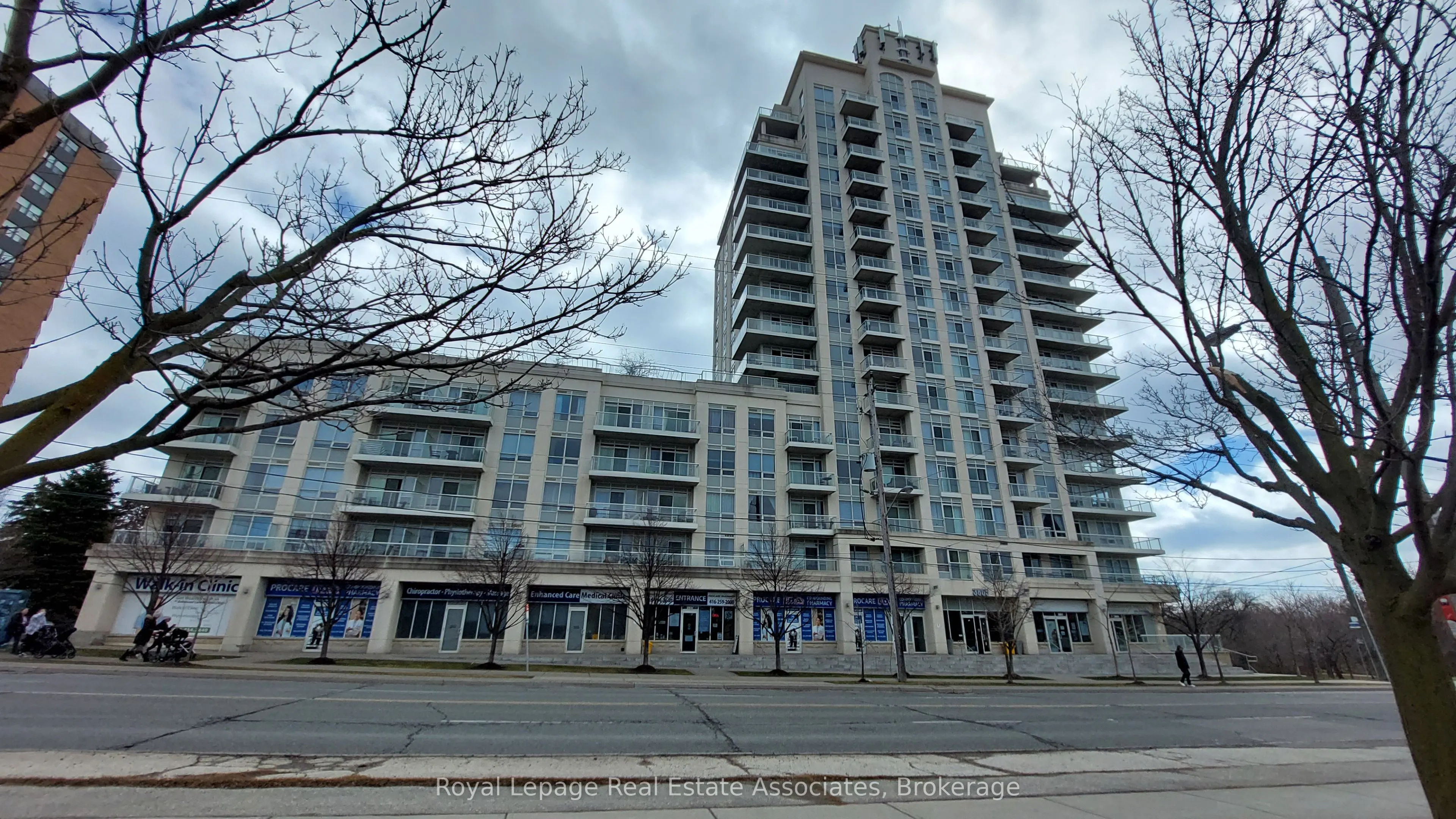 3865 LAKESHORE Boulevard W, #806