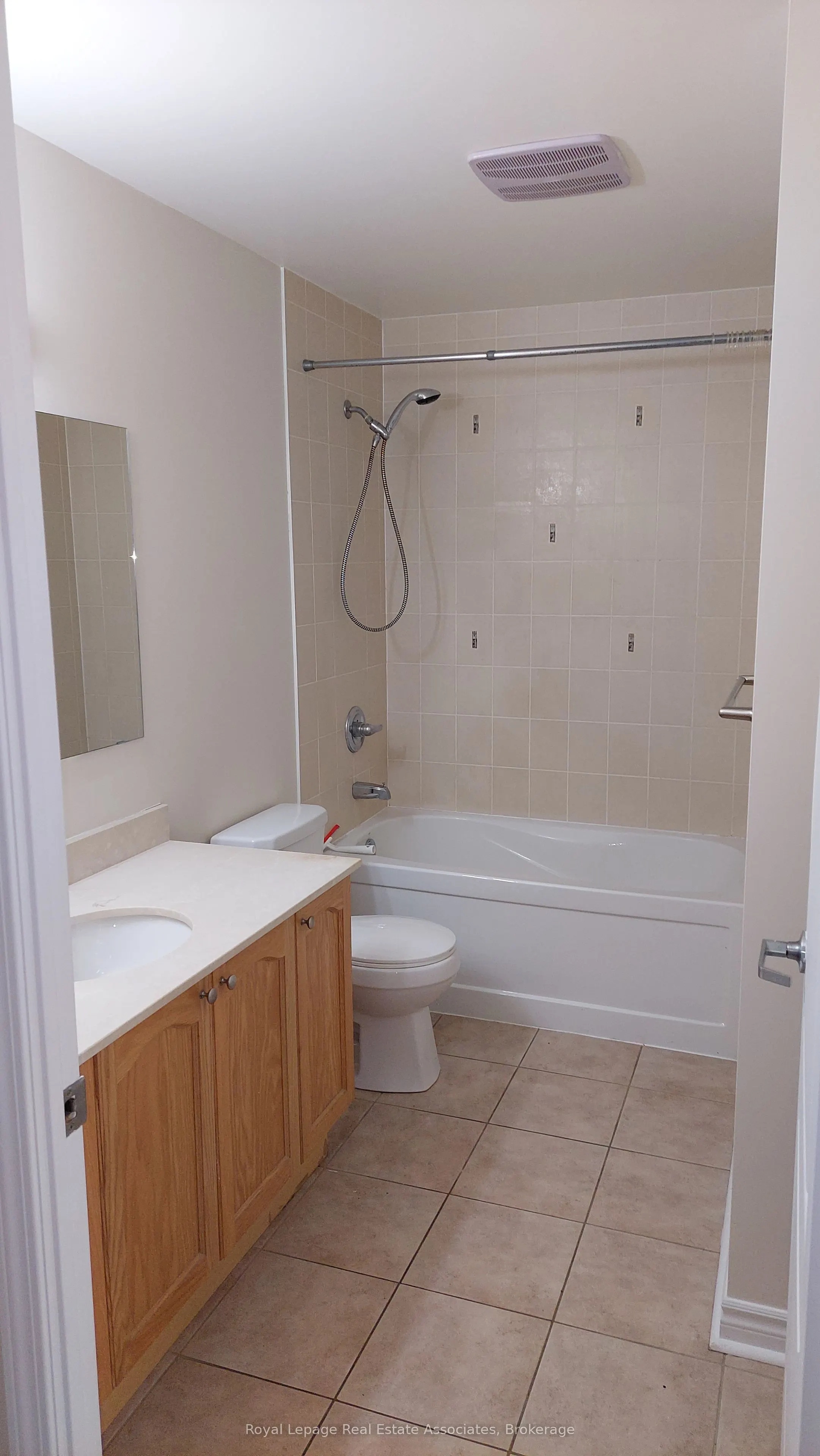 3865 LAKESHORE Boulevard W, #806
