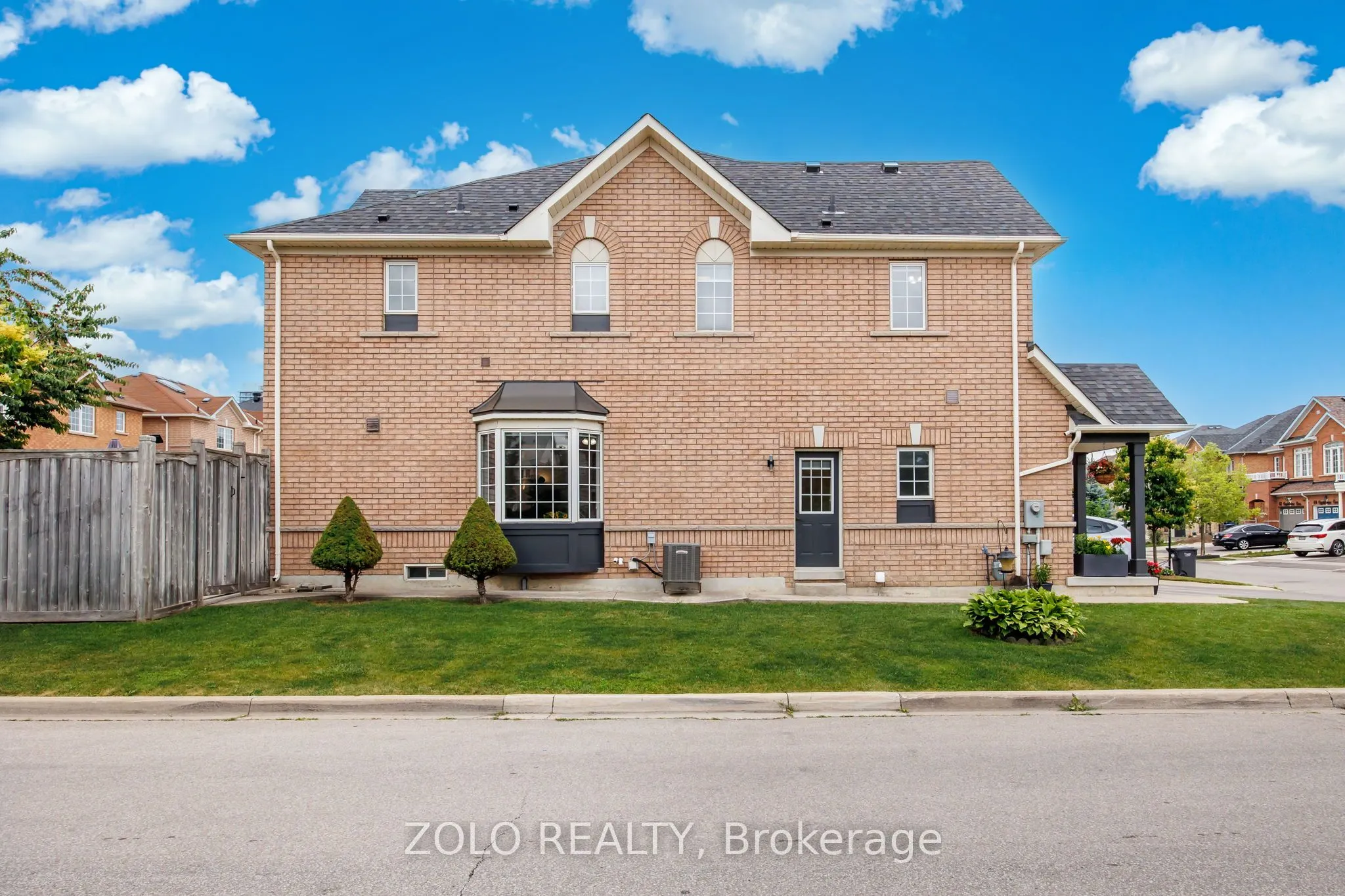 79 Crystalview Crescent S