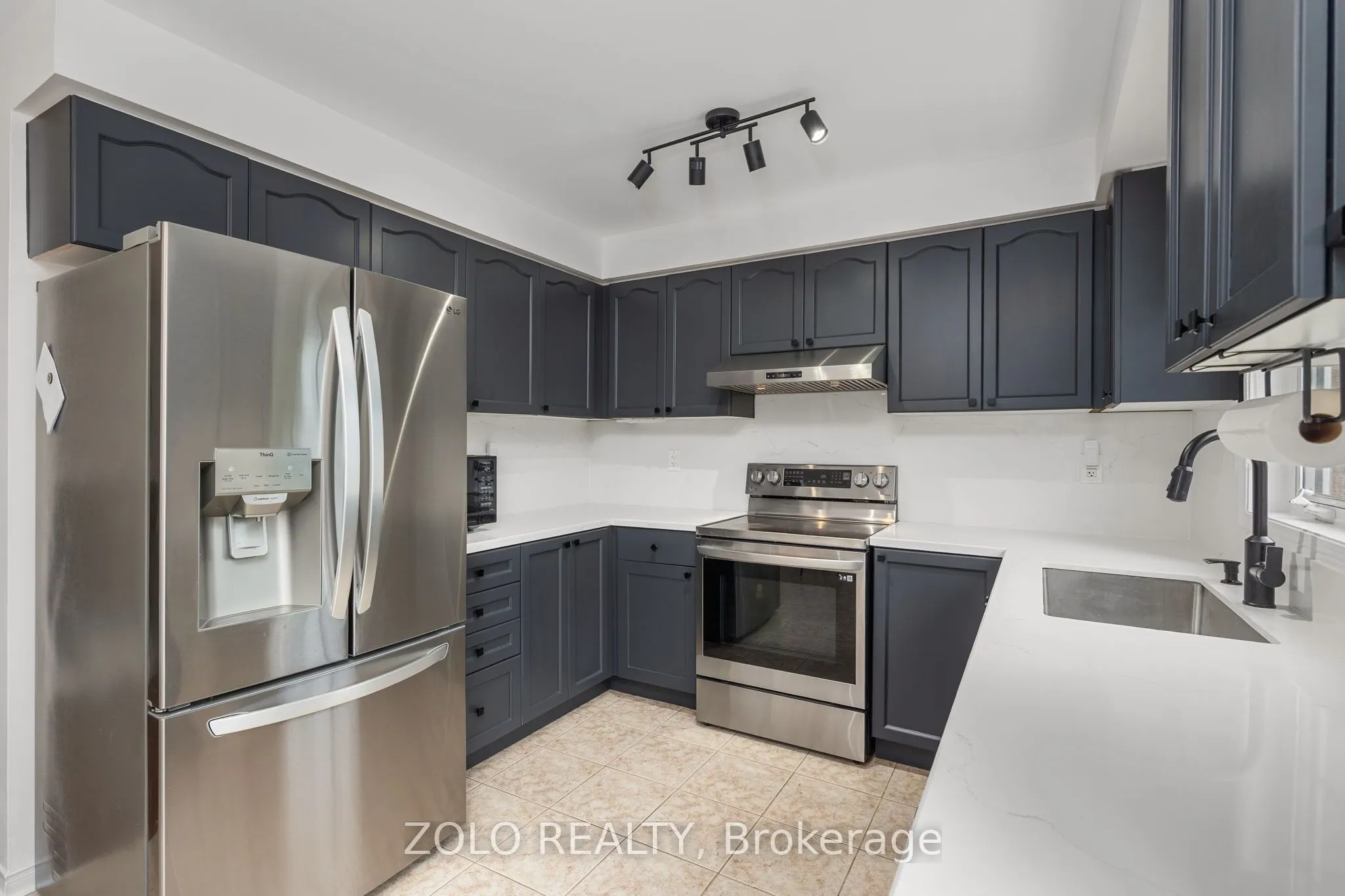 79 Crystalview Crescent S
