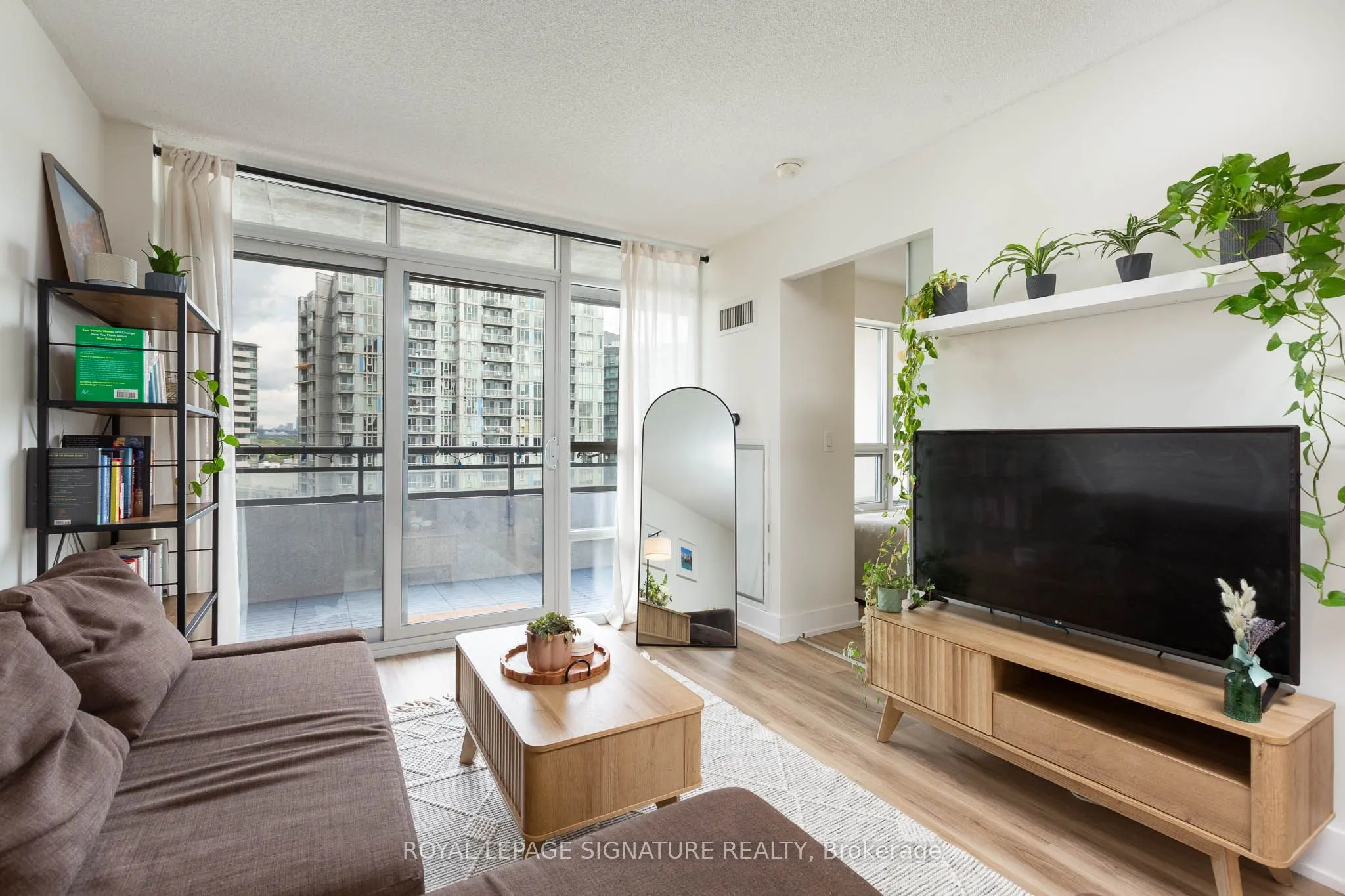 38 Joe Shuster Way, #1323