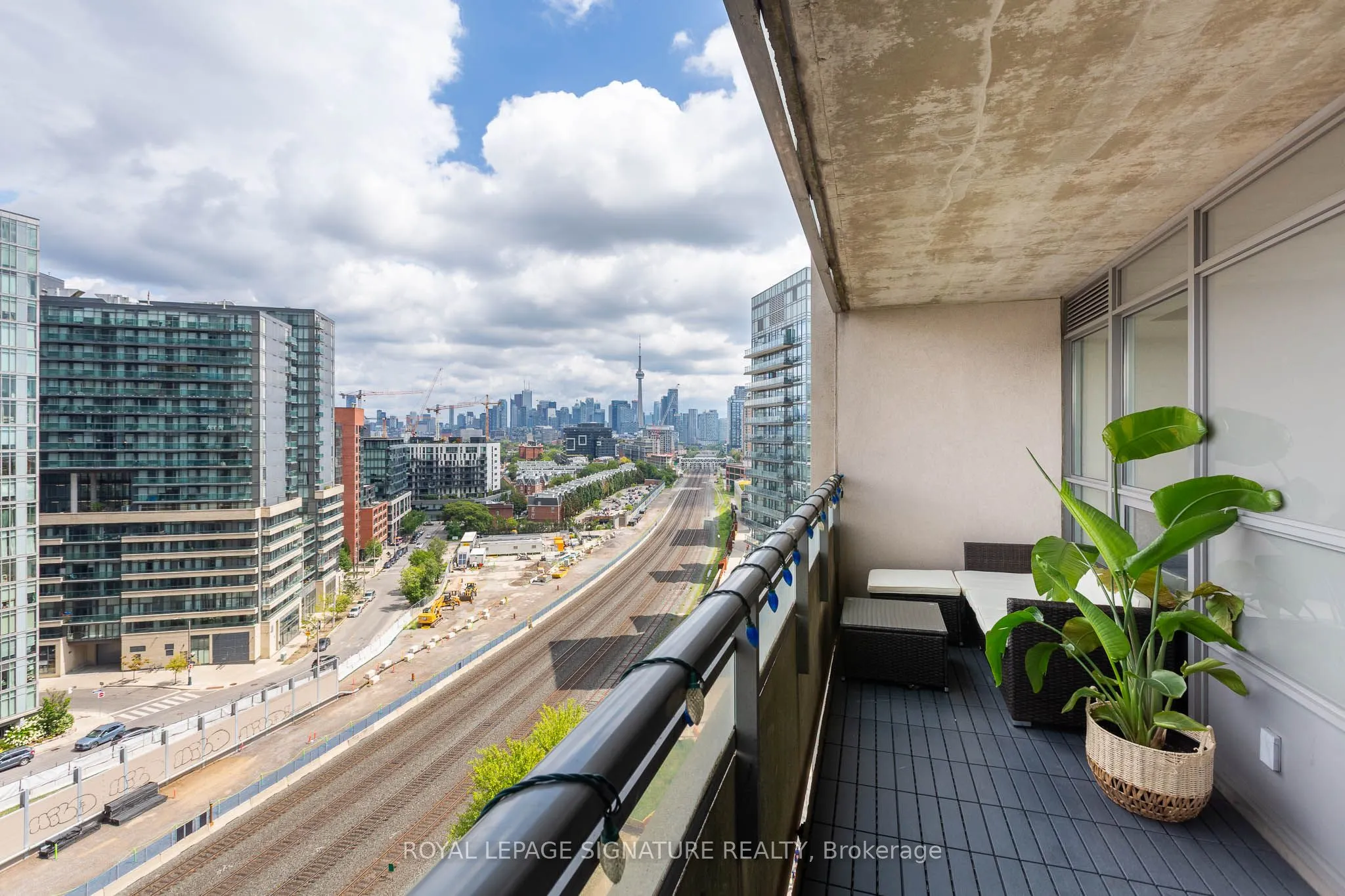 38 Joe Shuster Way, #1323