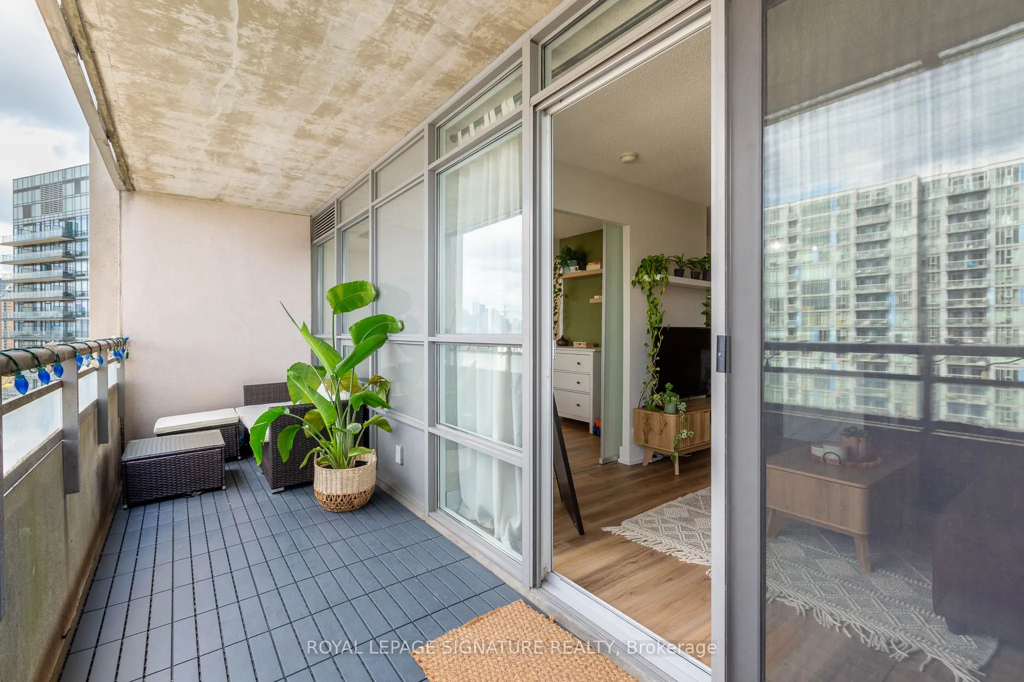 38 Joe Shuster Way, #1323