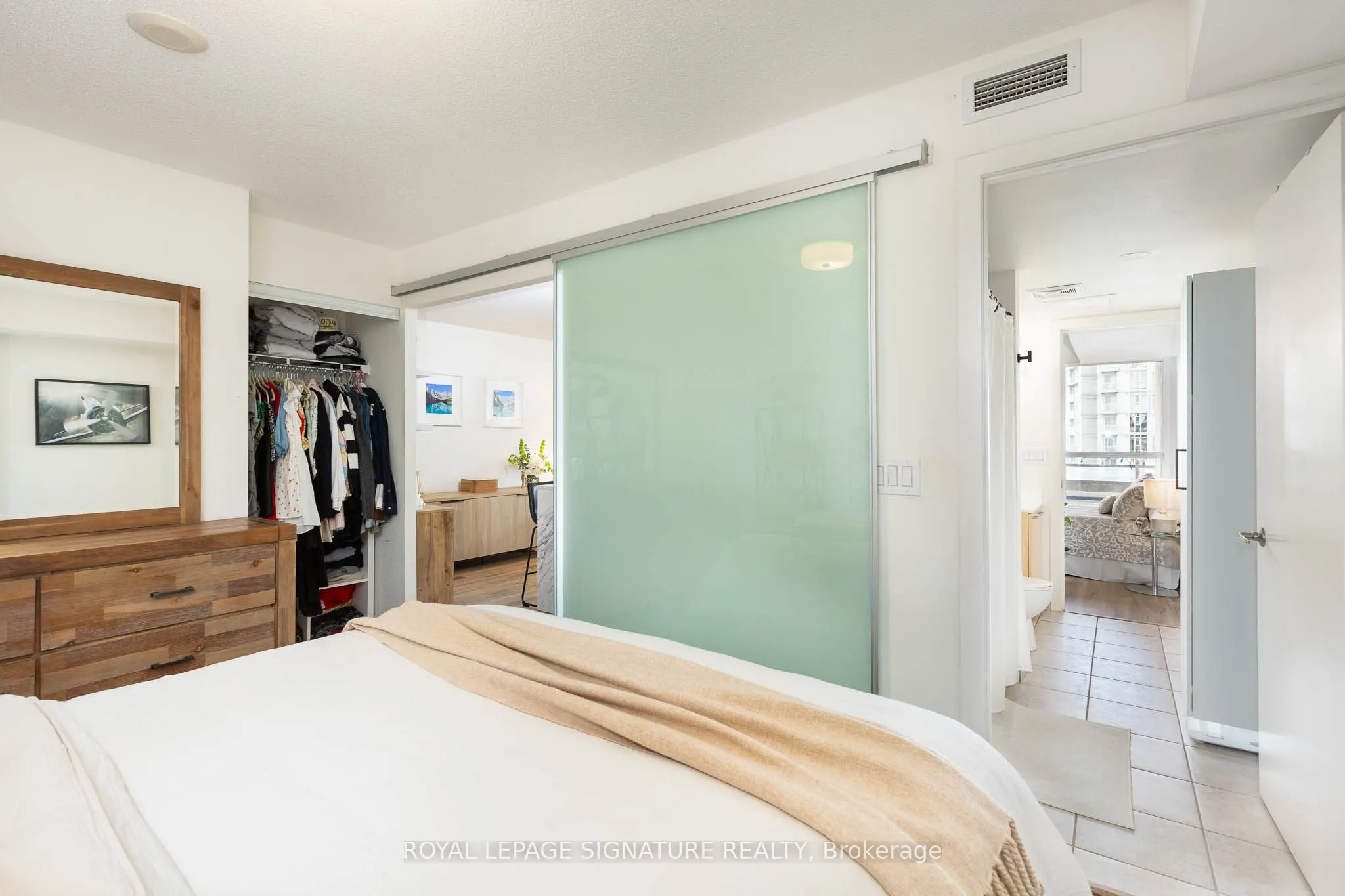 38 Joe Shuster Way, #1323