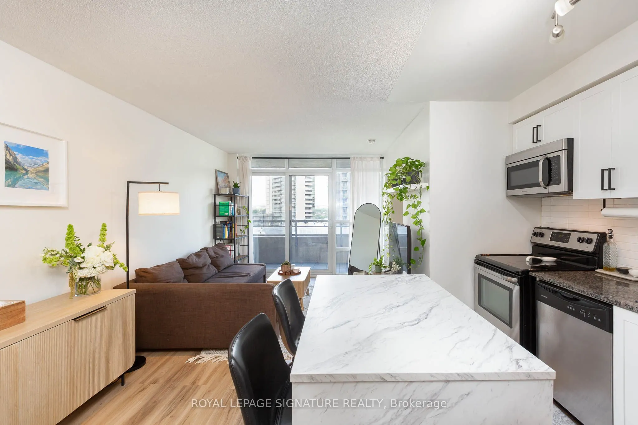 38 Joe Shuster Way, #1323