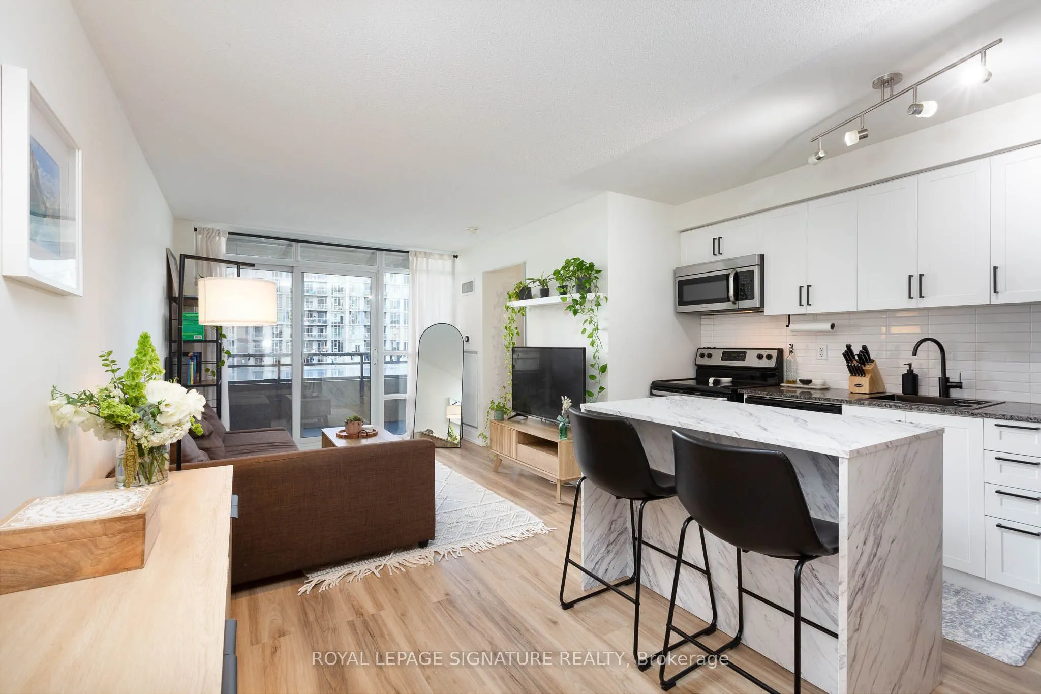38 Joe Shuster Way, #1323