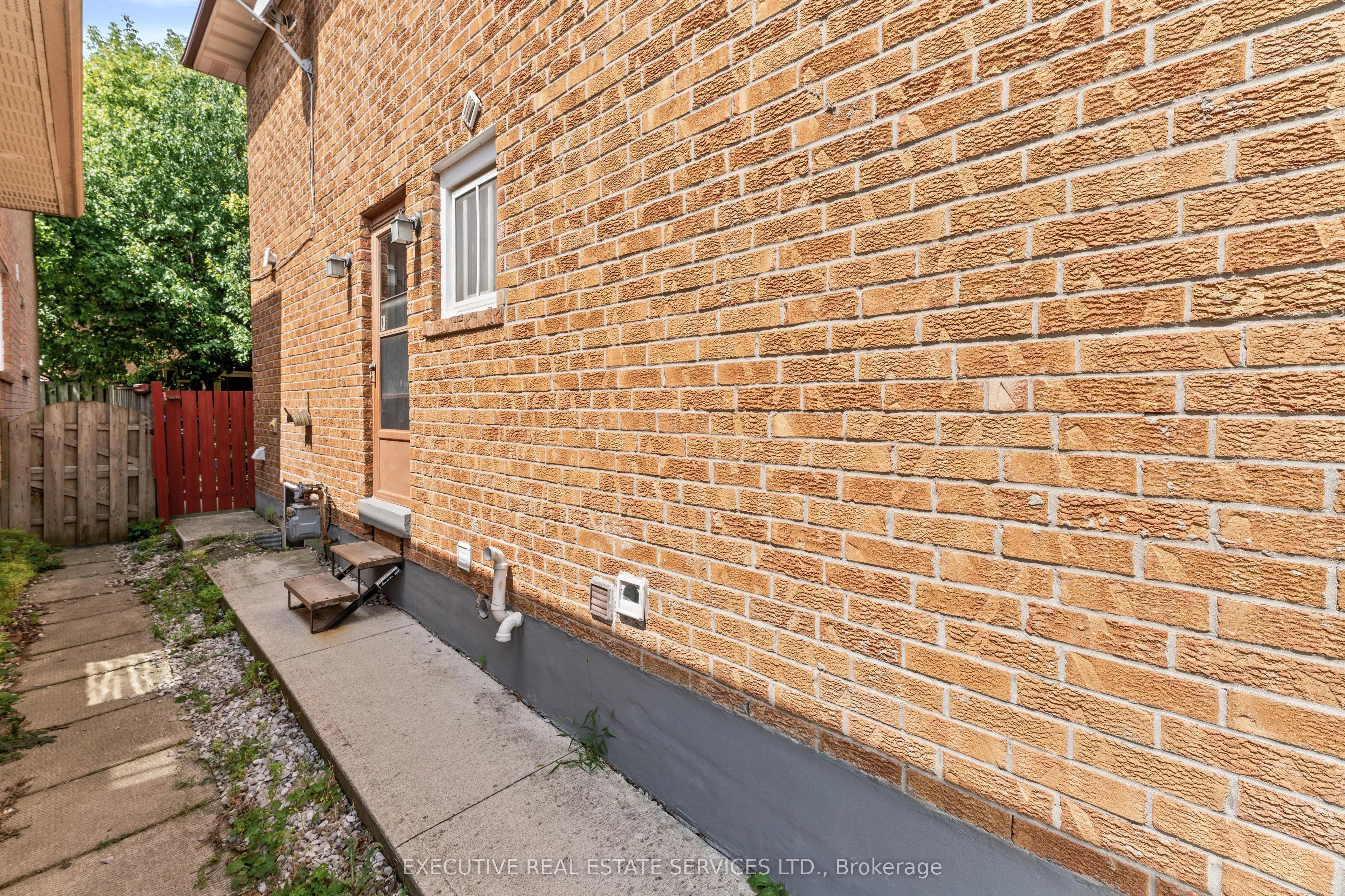 14 Albermarle Court
