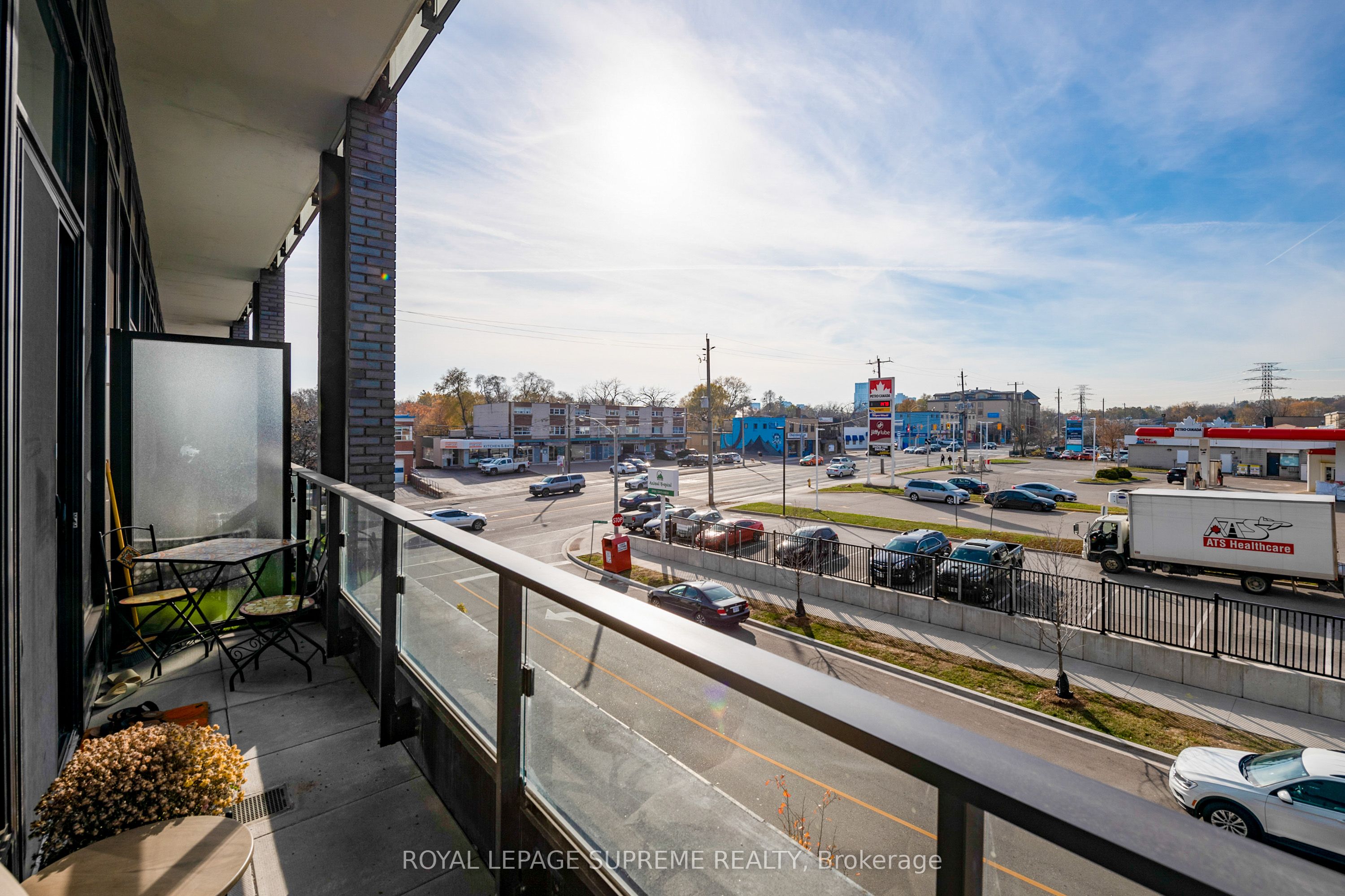 4208 Dundas Street W, #215