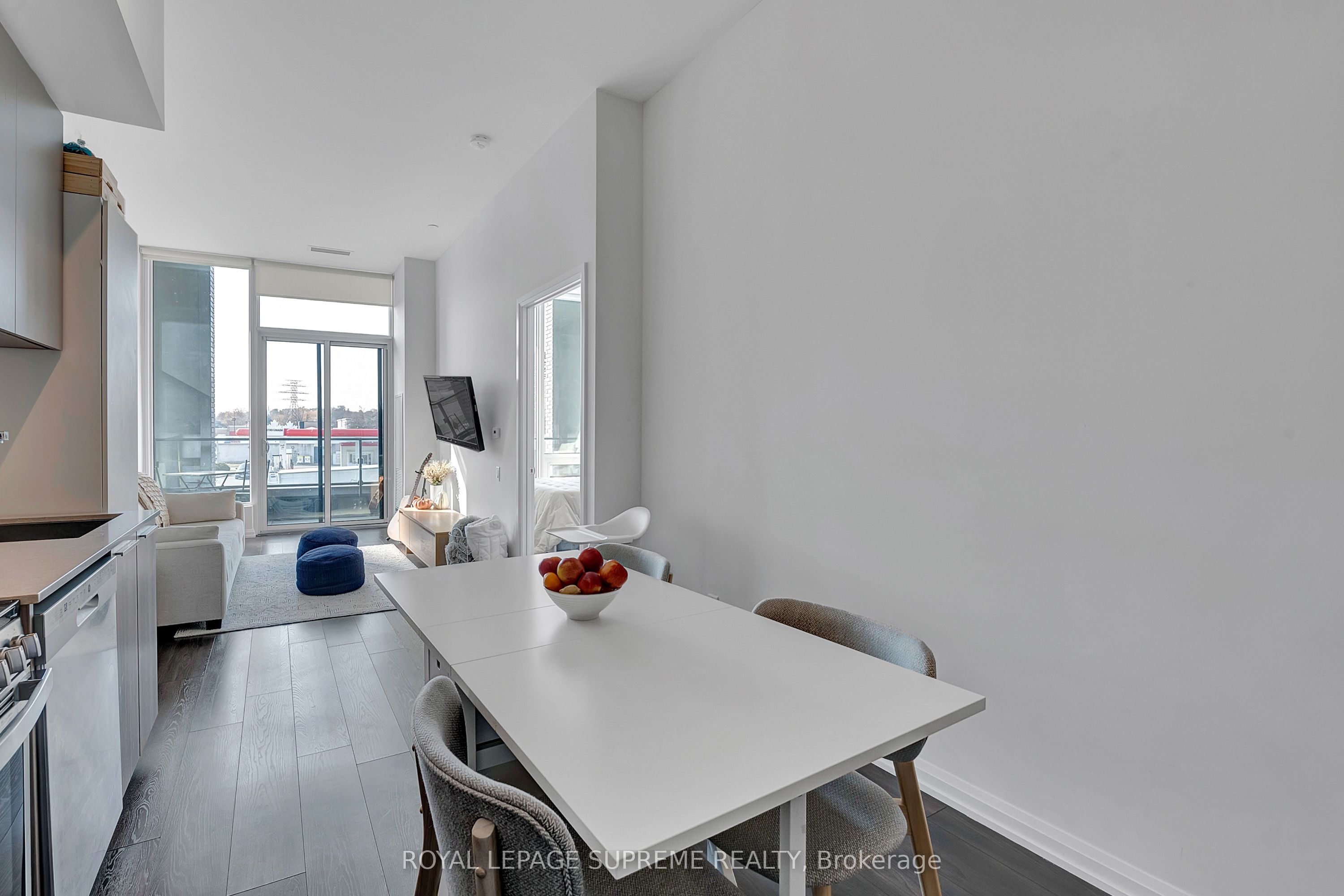 4208 Dundas Street W, #215