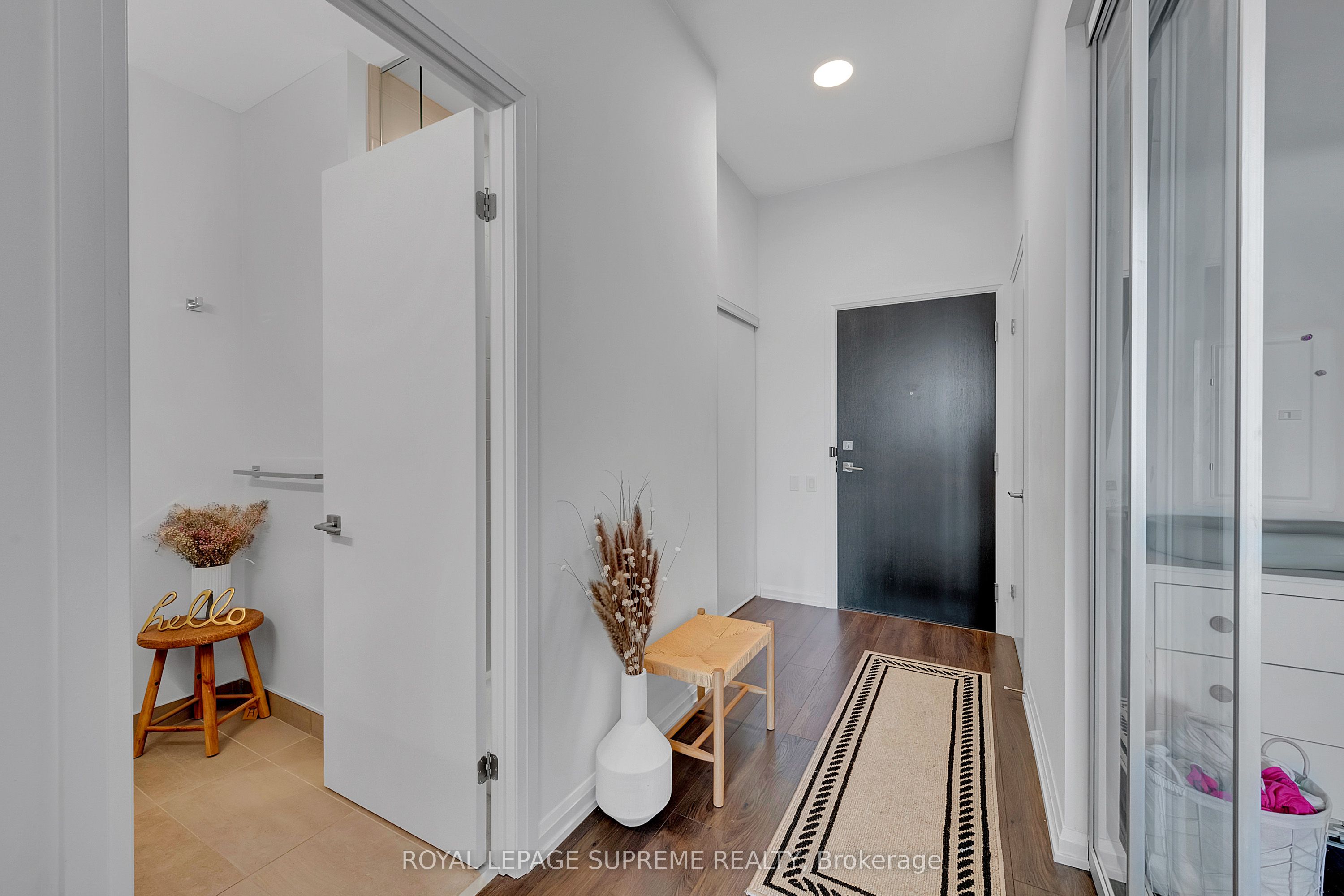4208 Dundas Street W, #215