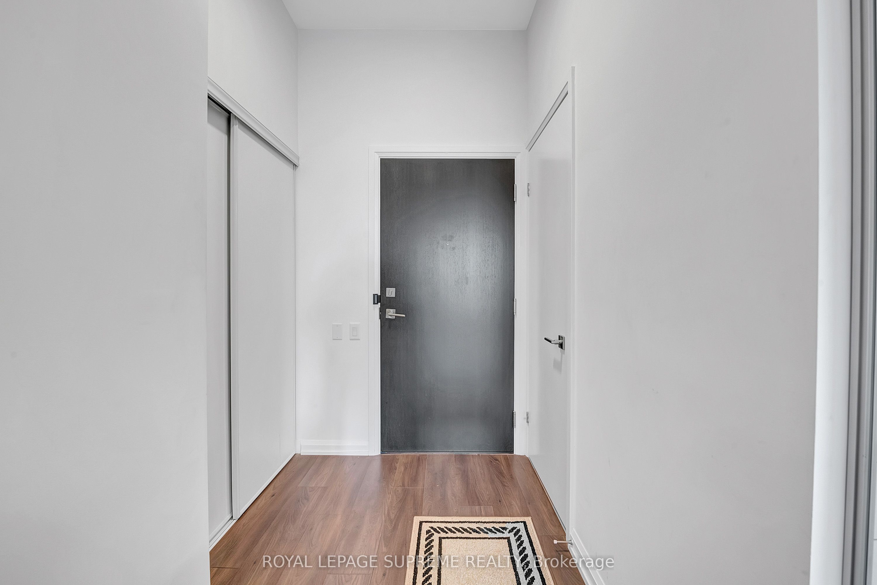 4208 Dundas Street W, #215
