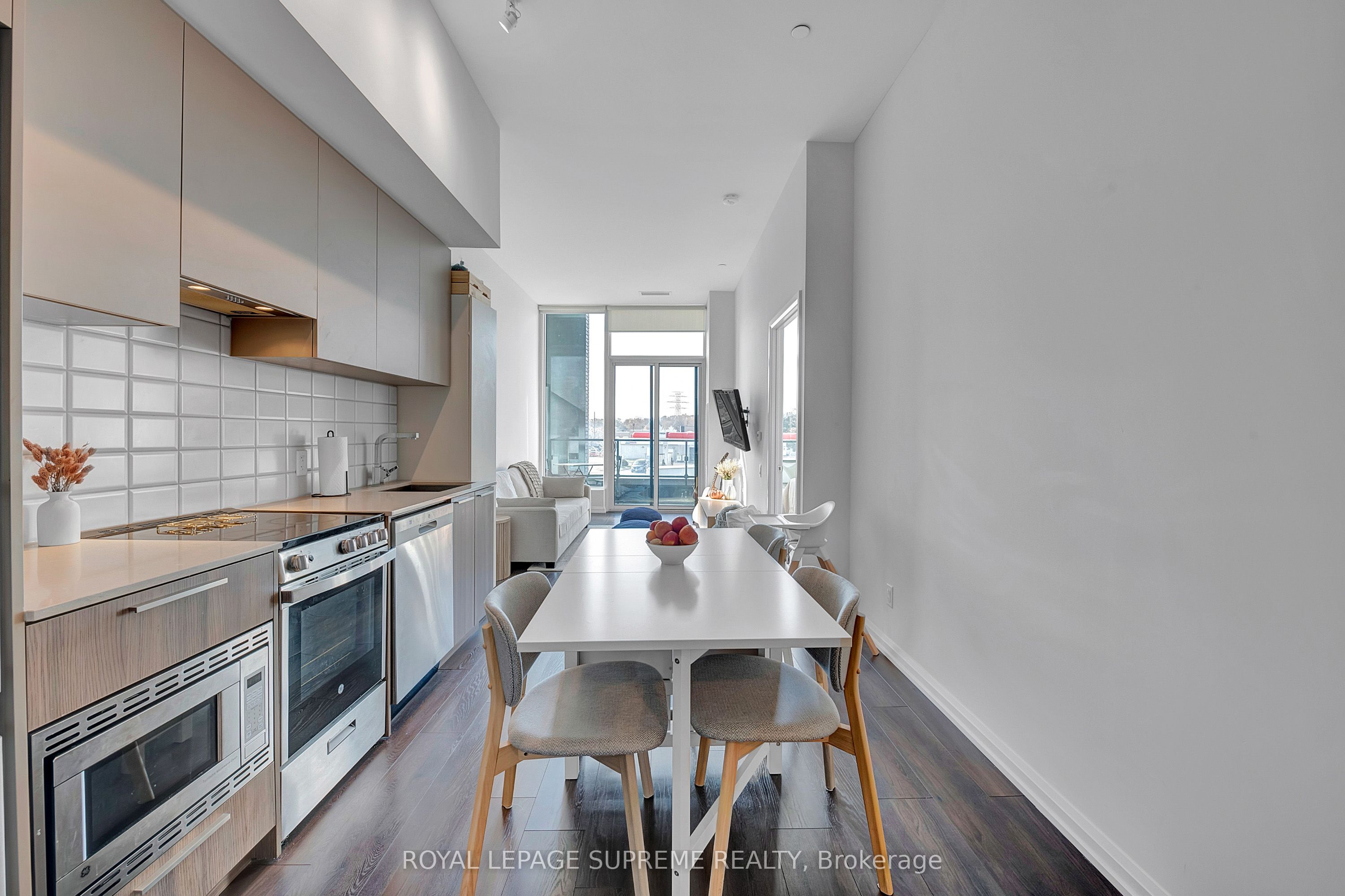 4208 Dundas Street W, #215