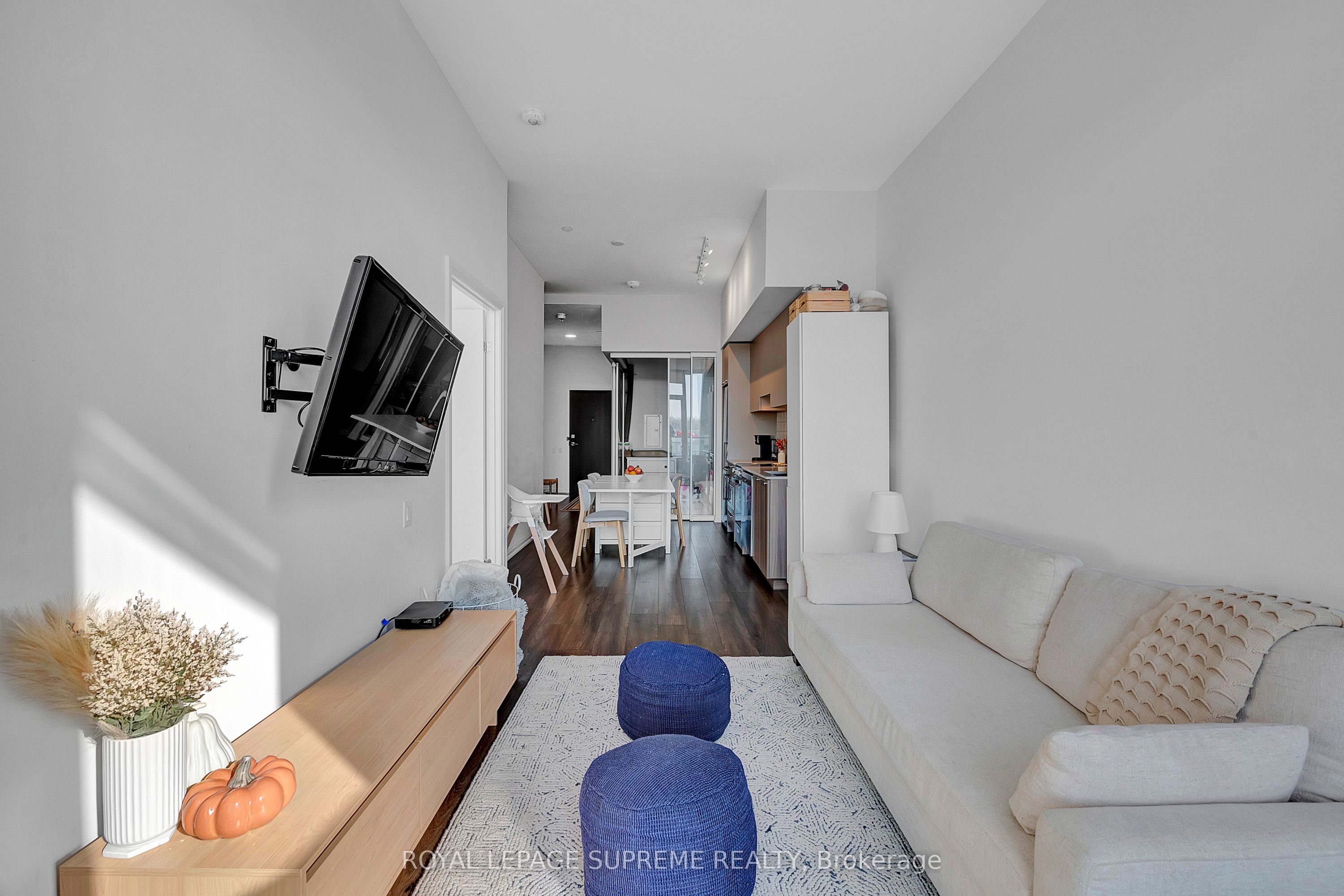 4208 Dundas Street W, #215
