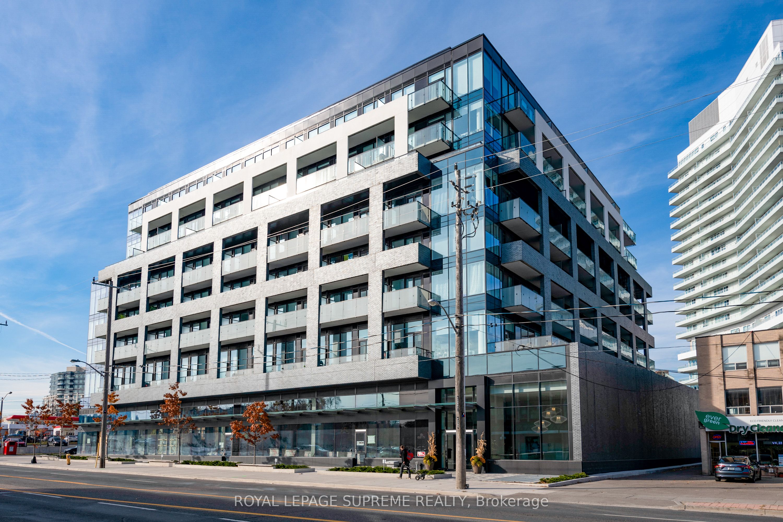 4208 Dundas Street W, #215