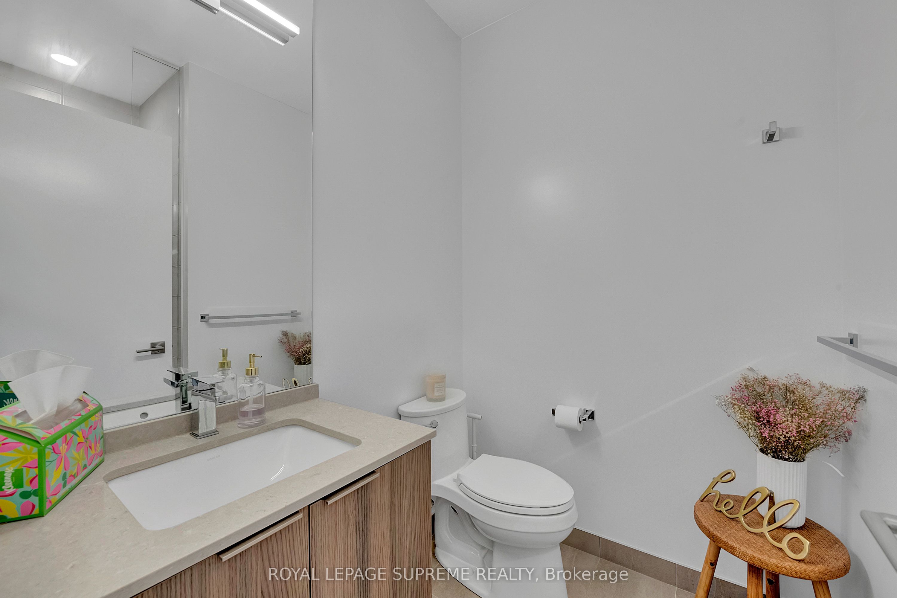 4208 Dundas Street W, #215