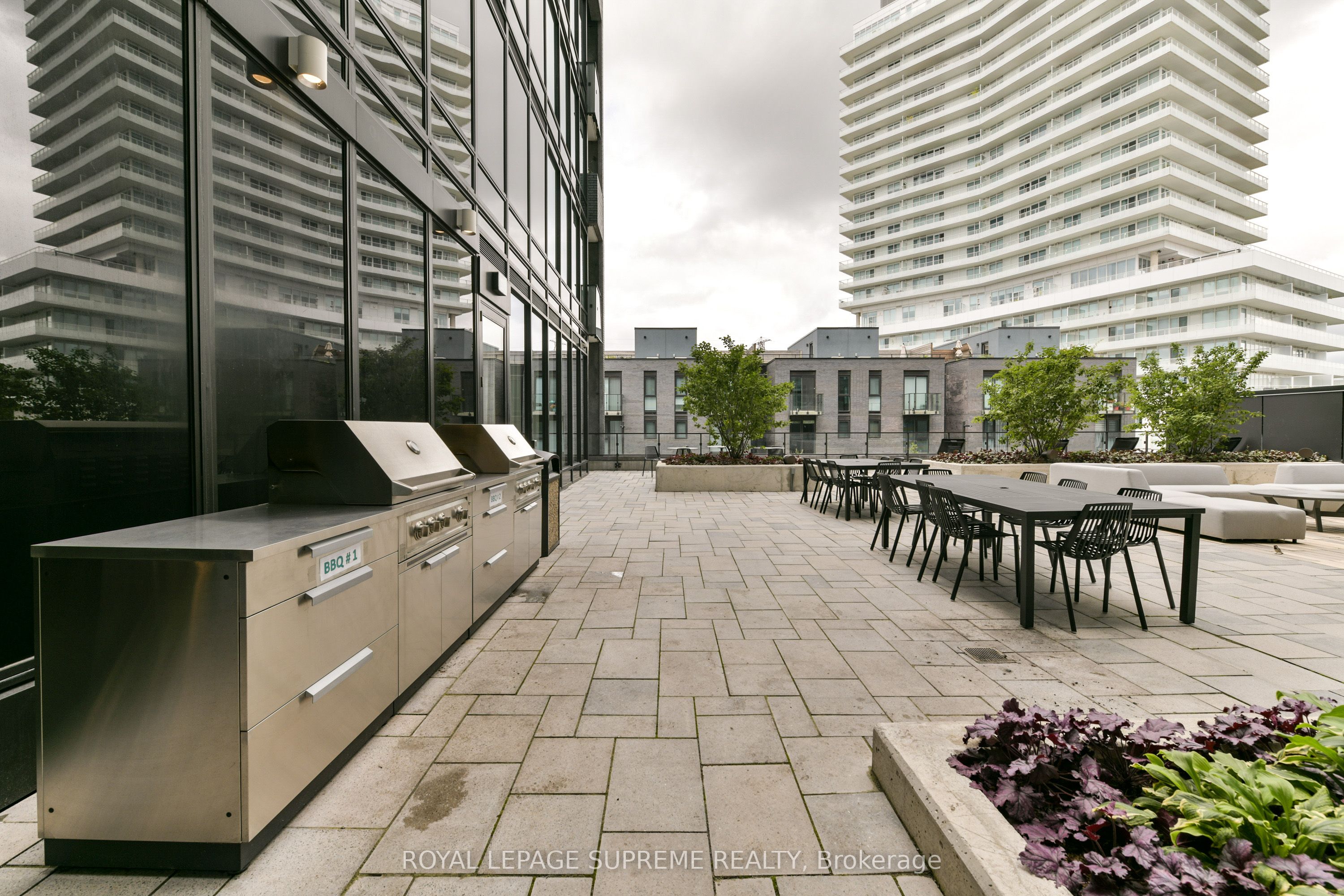 4208 Dundas Street W, #215