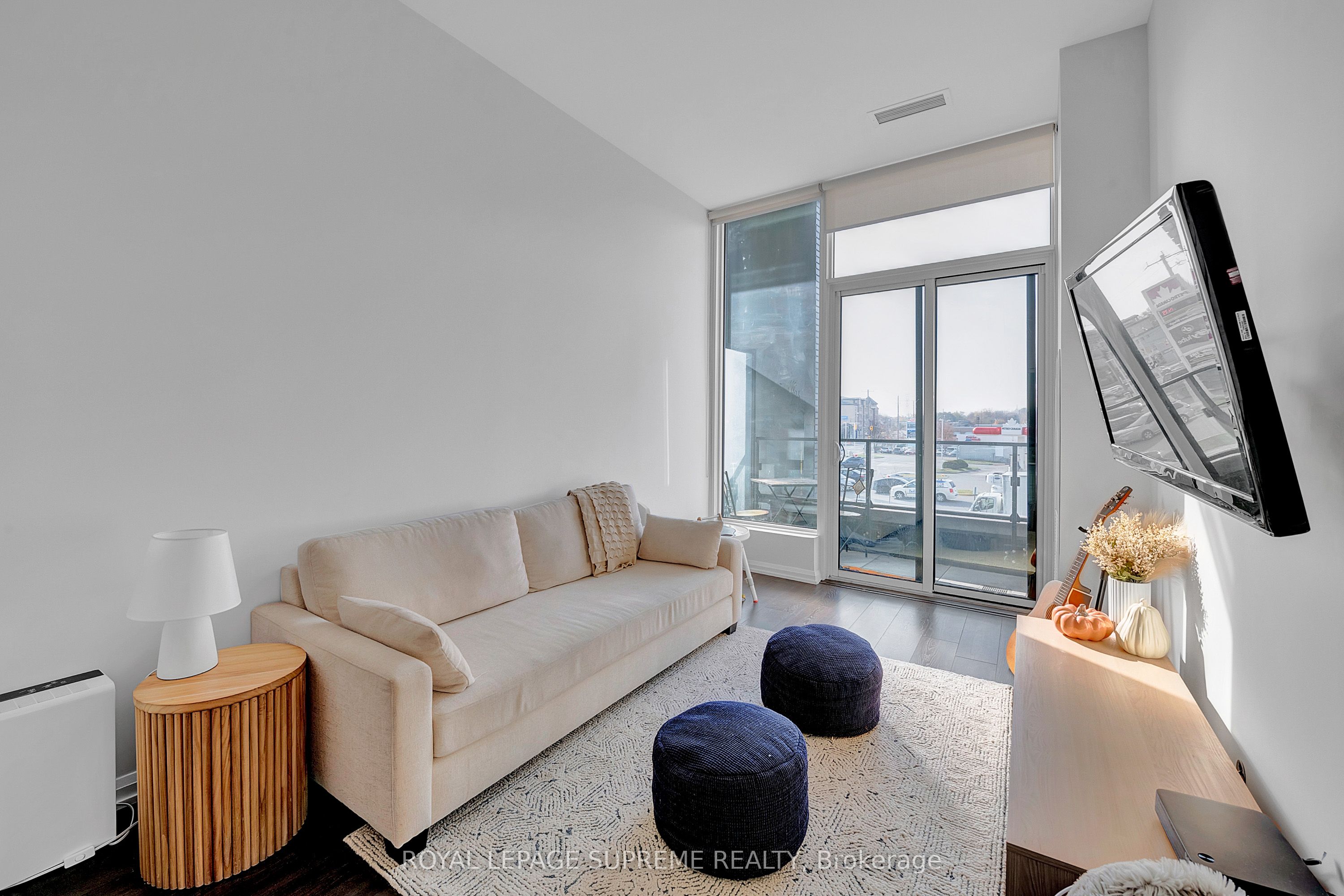 4208 Dundas Street W, #215