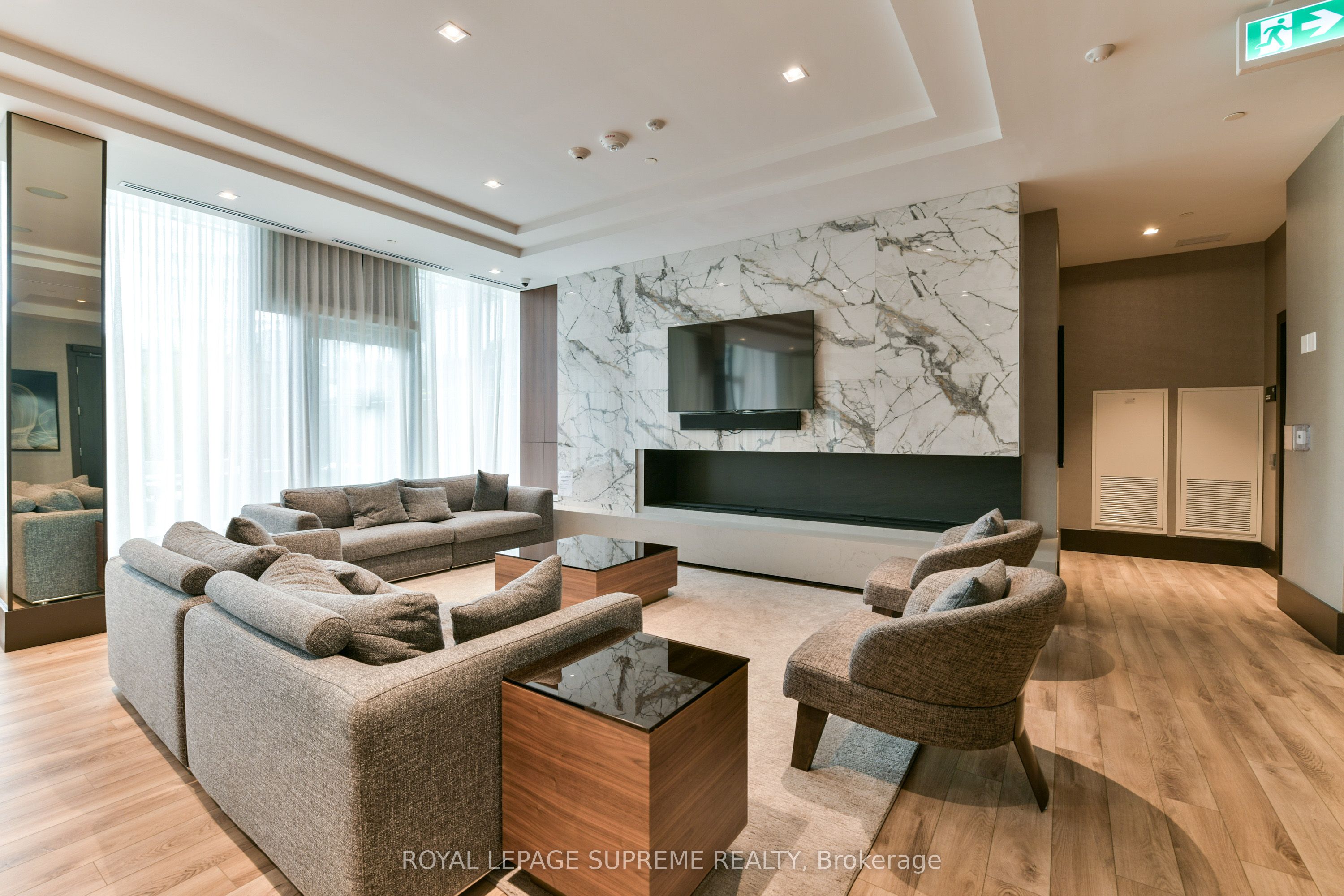 4208 Dundas Street W, #215