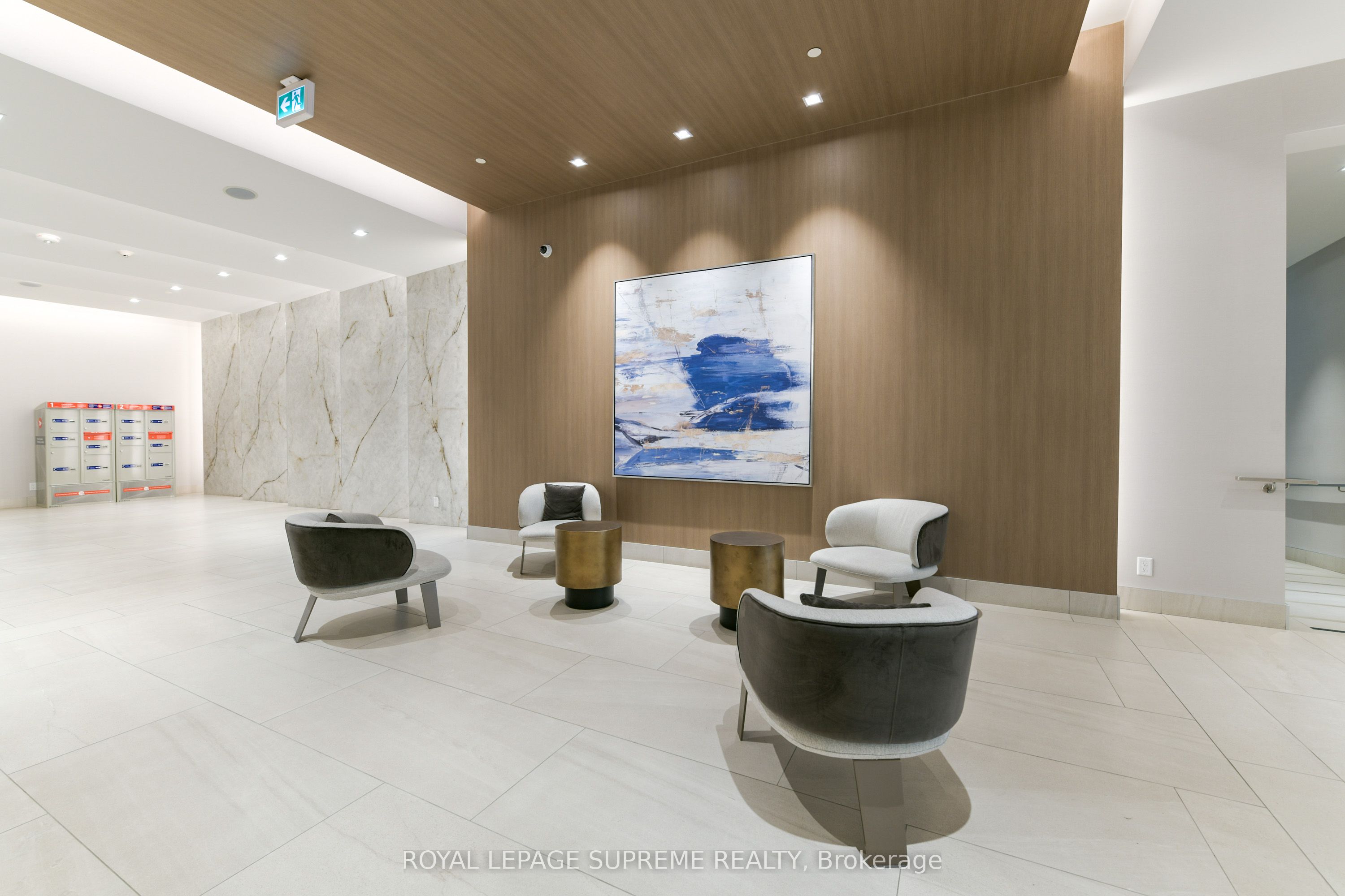 4208 Dundas Street W, #215