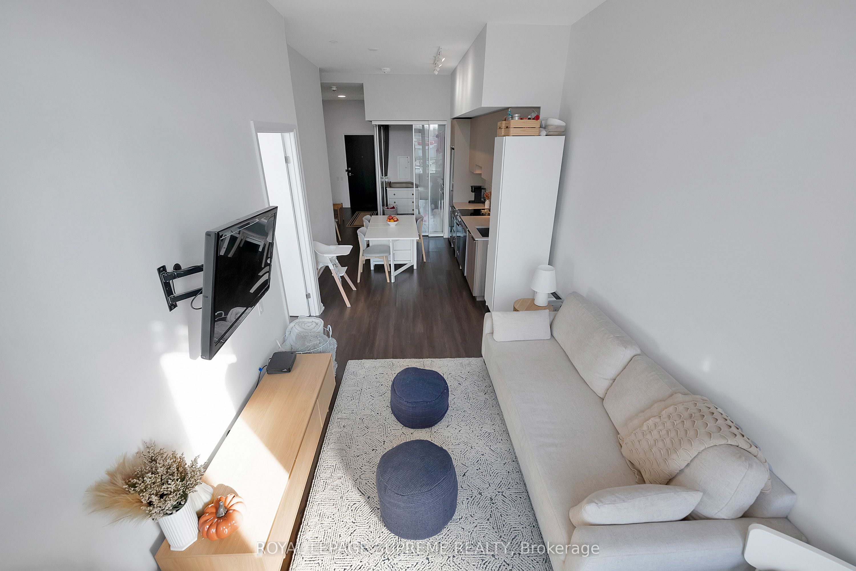 4208 Dundas Street W, #215
