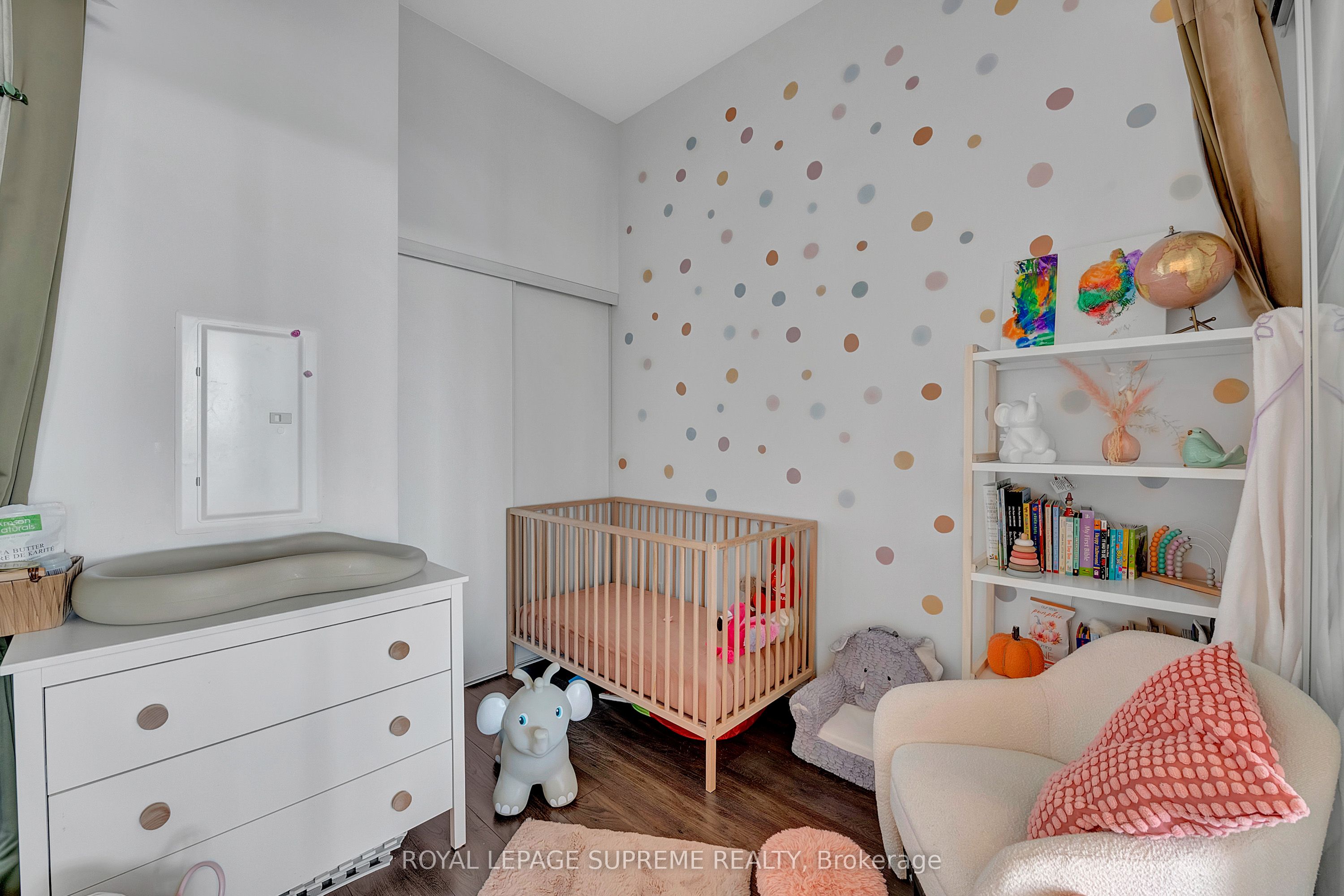 4208 Dundas Street W, #215