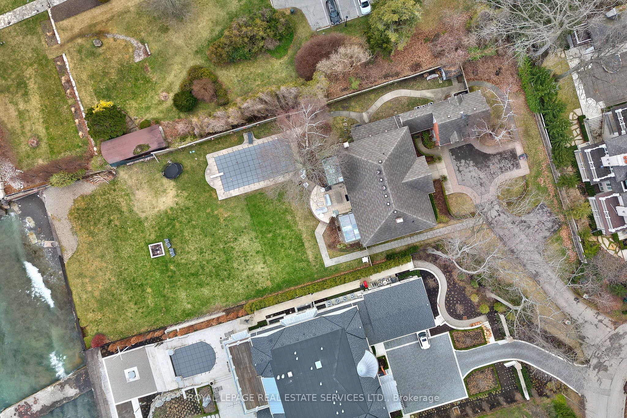 16 Ennisclare Drive W