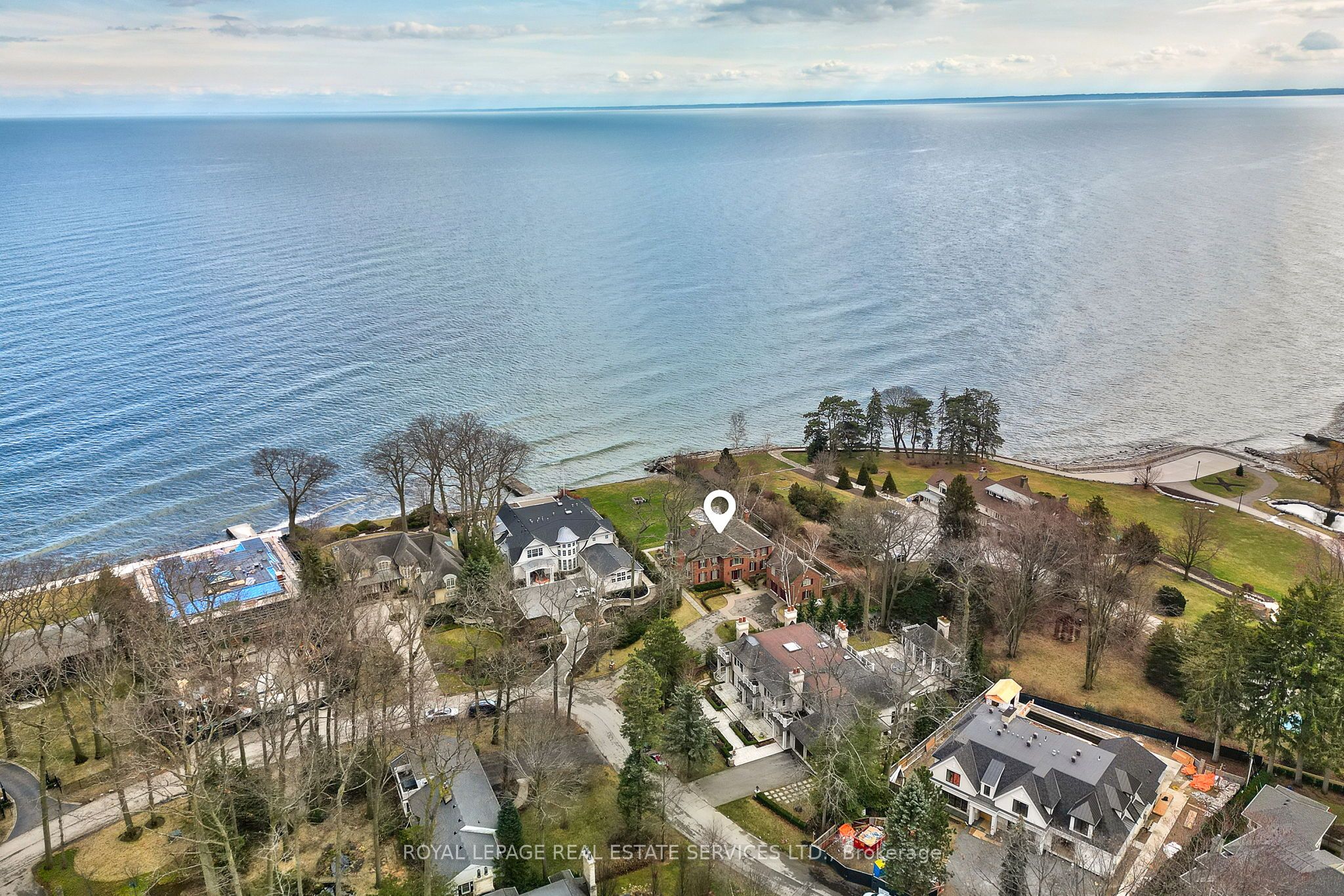 16 Ennisclare Drive W