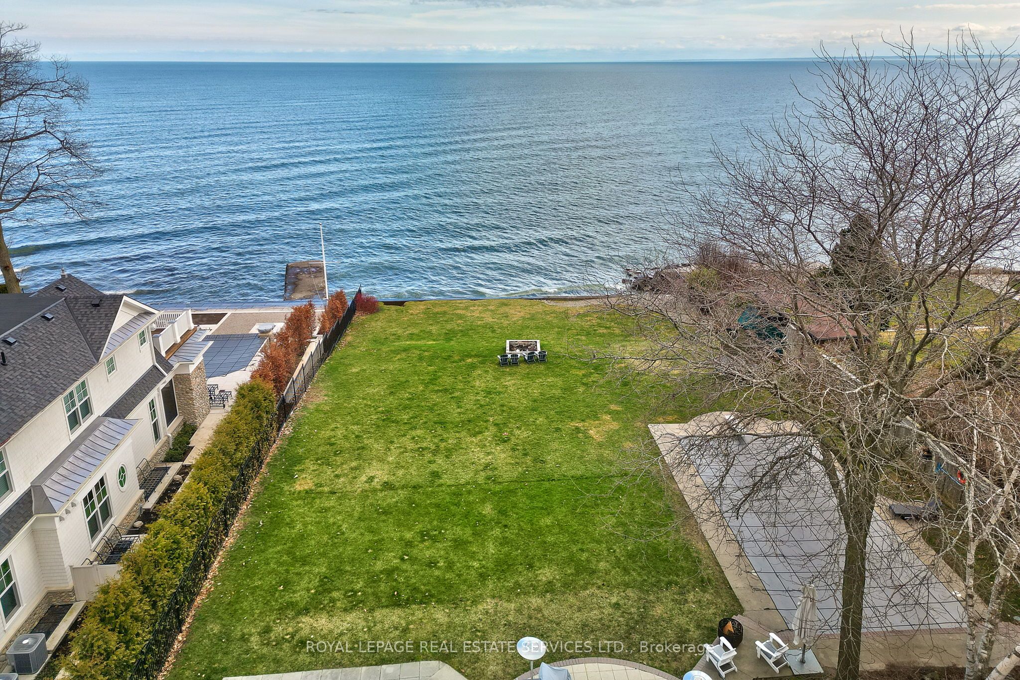 16 Ennisclare Drive W