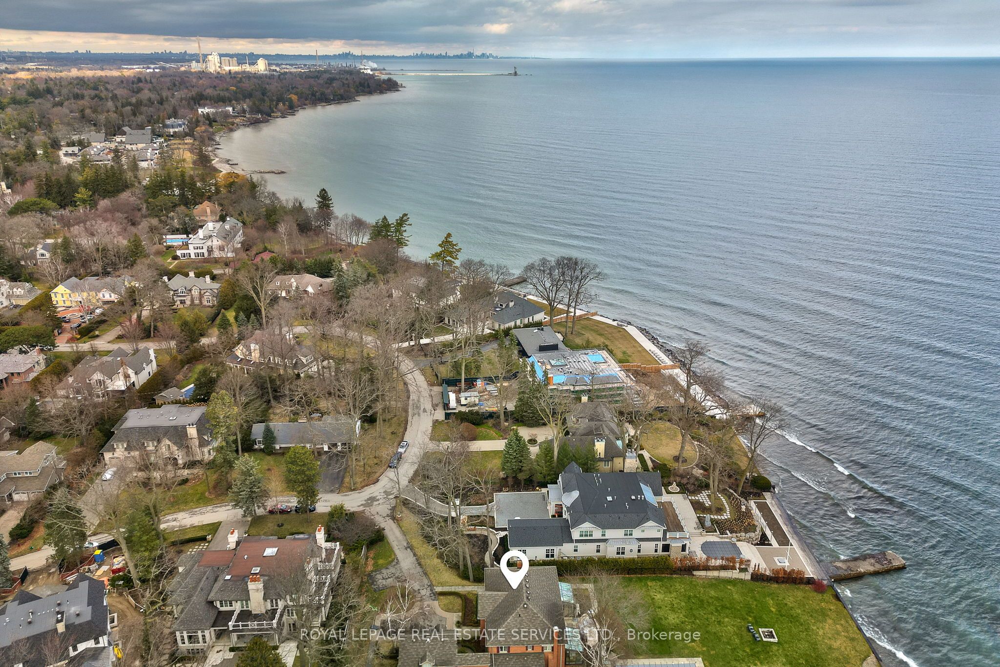16 Ennisclare Drive W