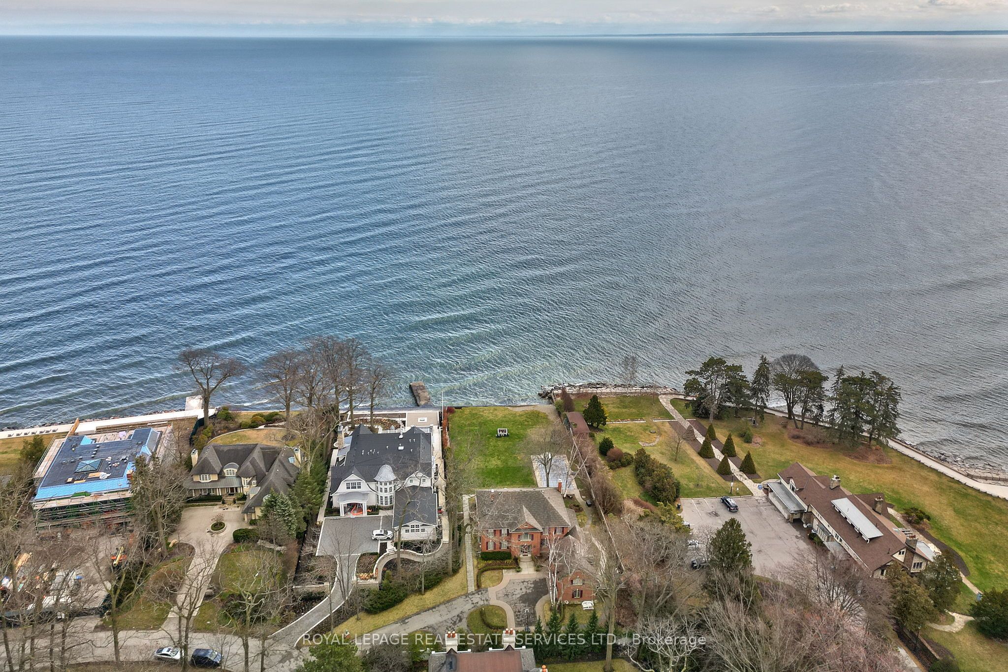 16 Ennisclare Drive W