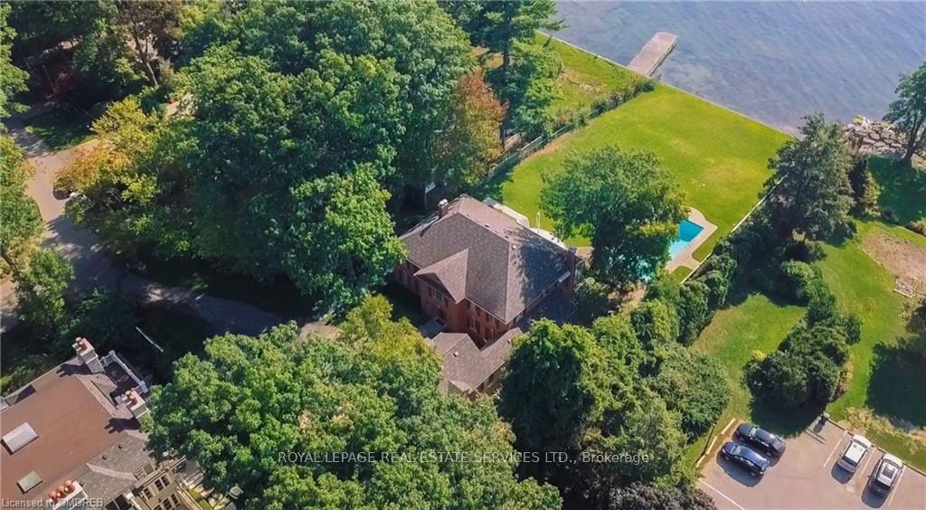 16 Ennisclare Drive W